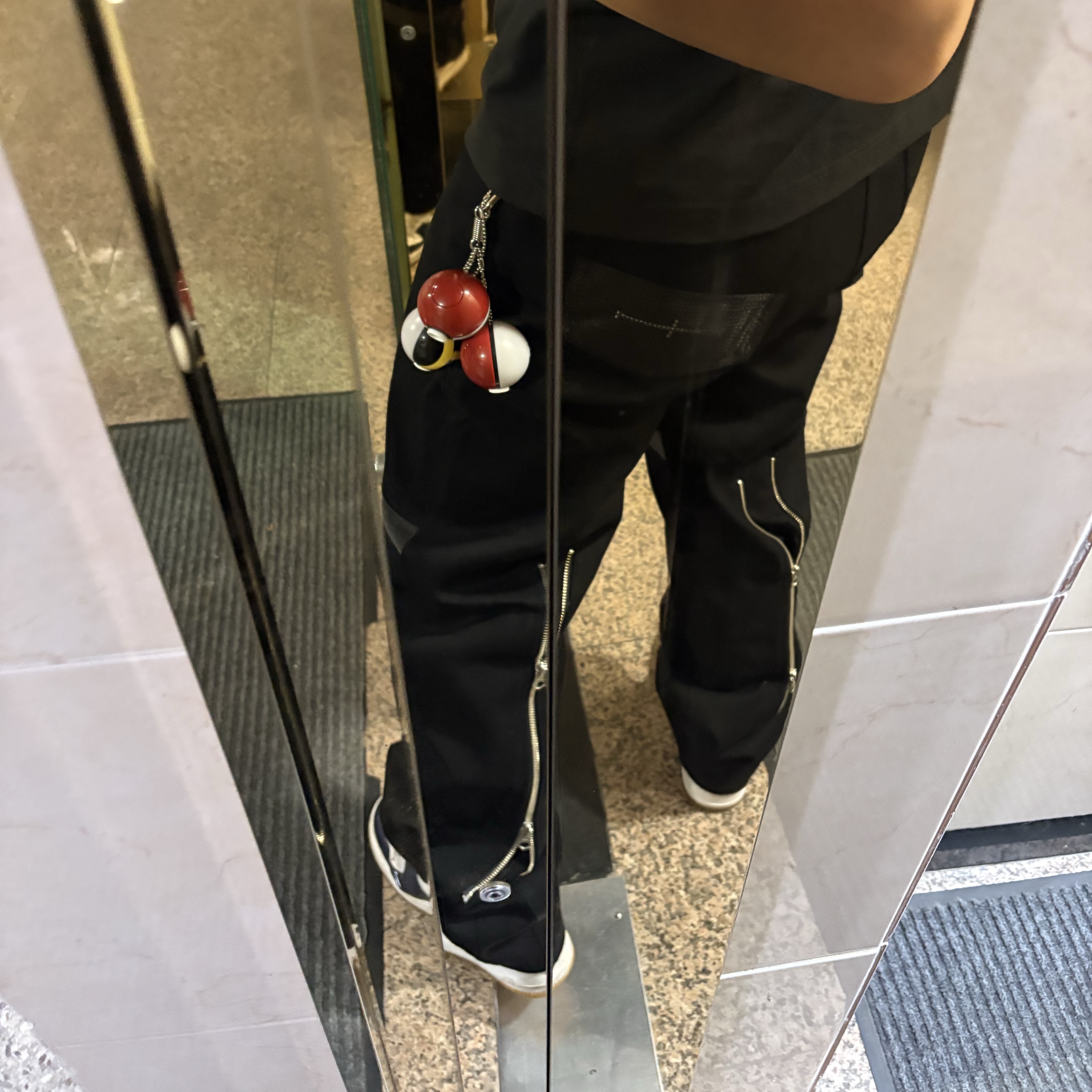 Nike x Tom Sachs Mars Yard Shoe 3.0 Space Camp, Nike Air Force 1 Mid QS University Red and Midnight Navy 착용 스타일 - 3