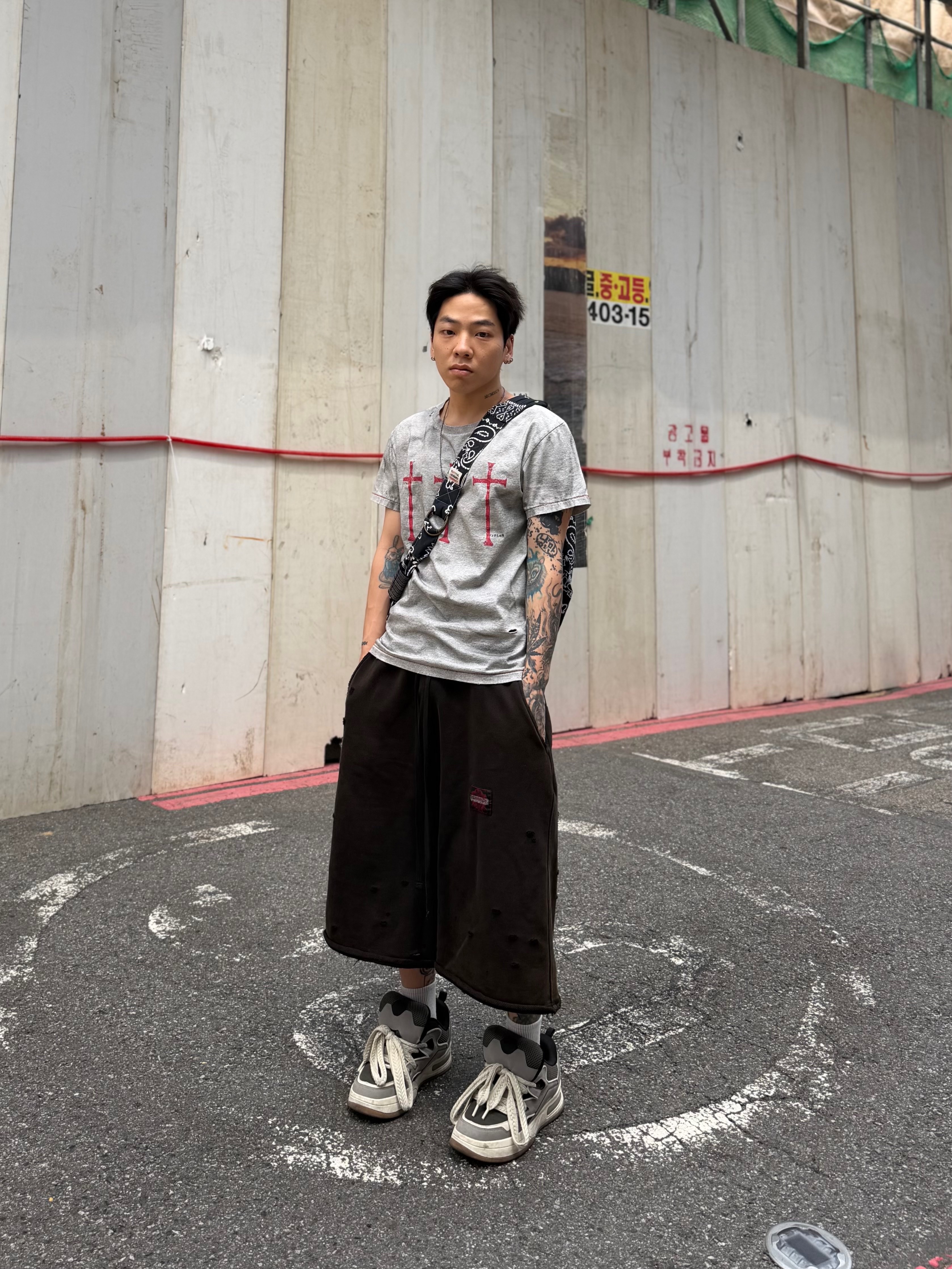 tornortied Messiah T-Shirt
Gray 착용 스타일 - 2