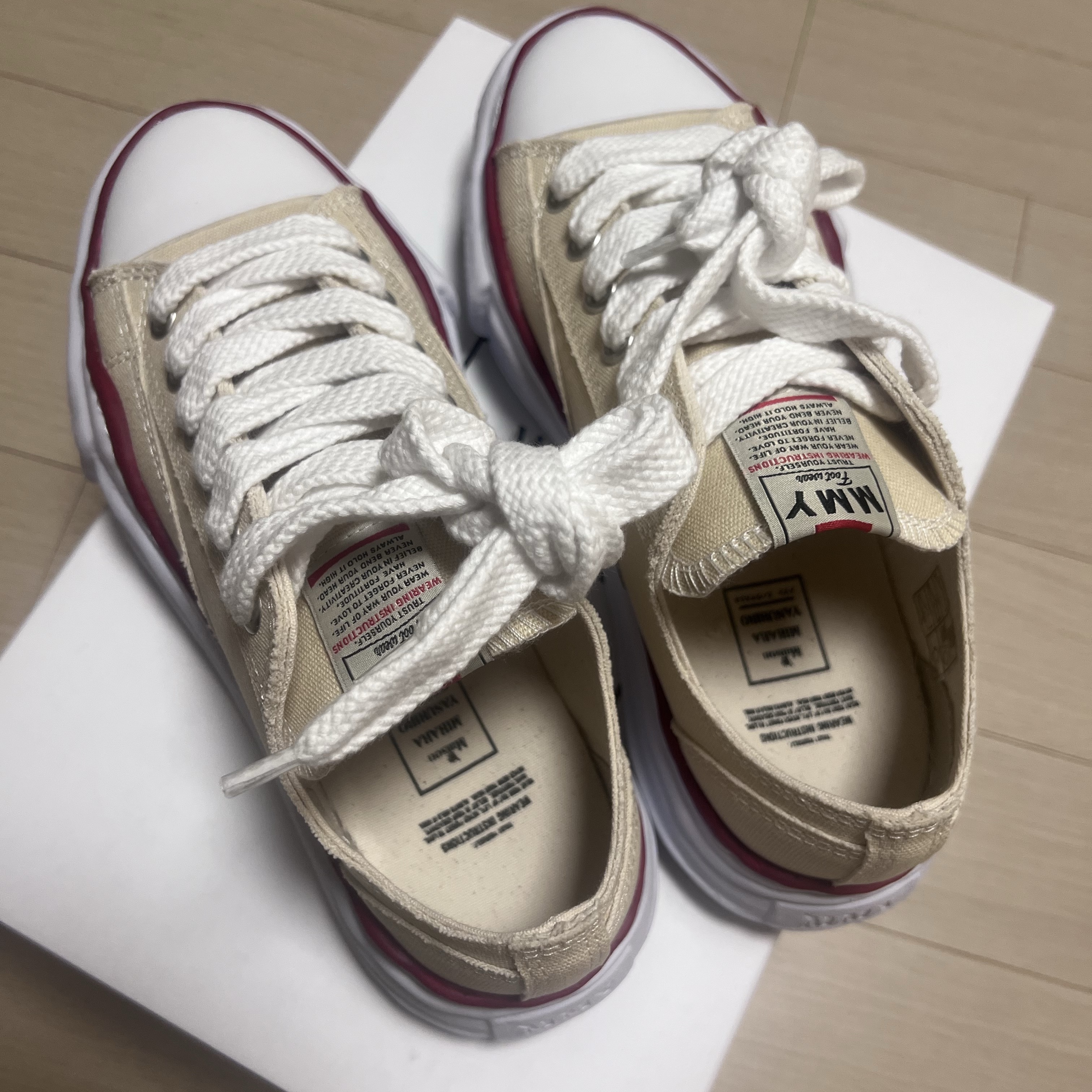Maison Mihara Yasuhiro Peterson OG Sole Canvas Low-top Sneakers Natural 착용 스타일 - 2