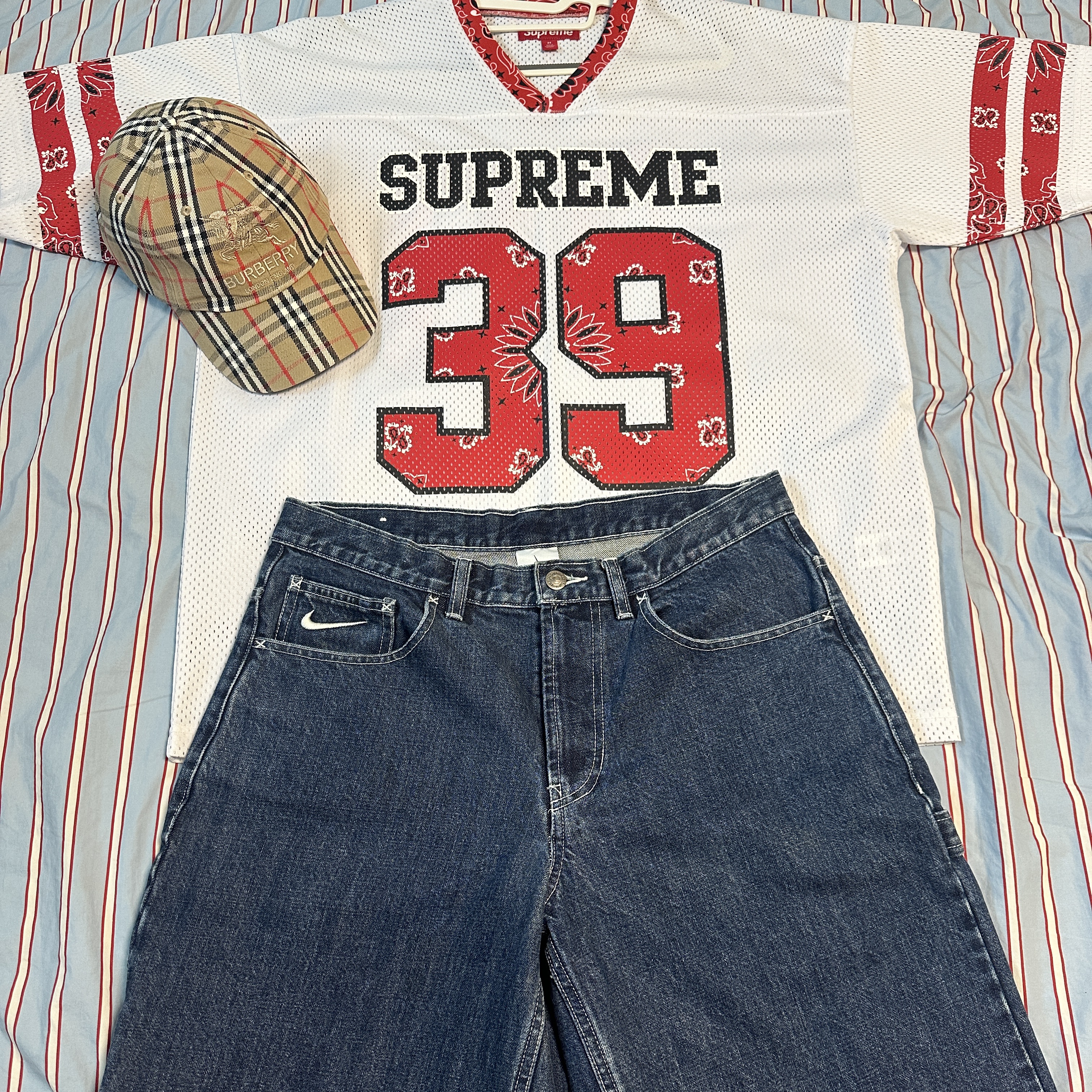 Supreme x Nike Denim Short Indigo - 24SS, Supreme Bandana Football Jersey White - 25SS 착용 스타일