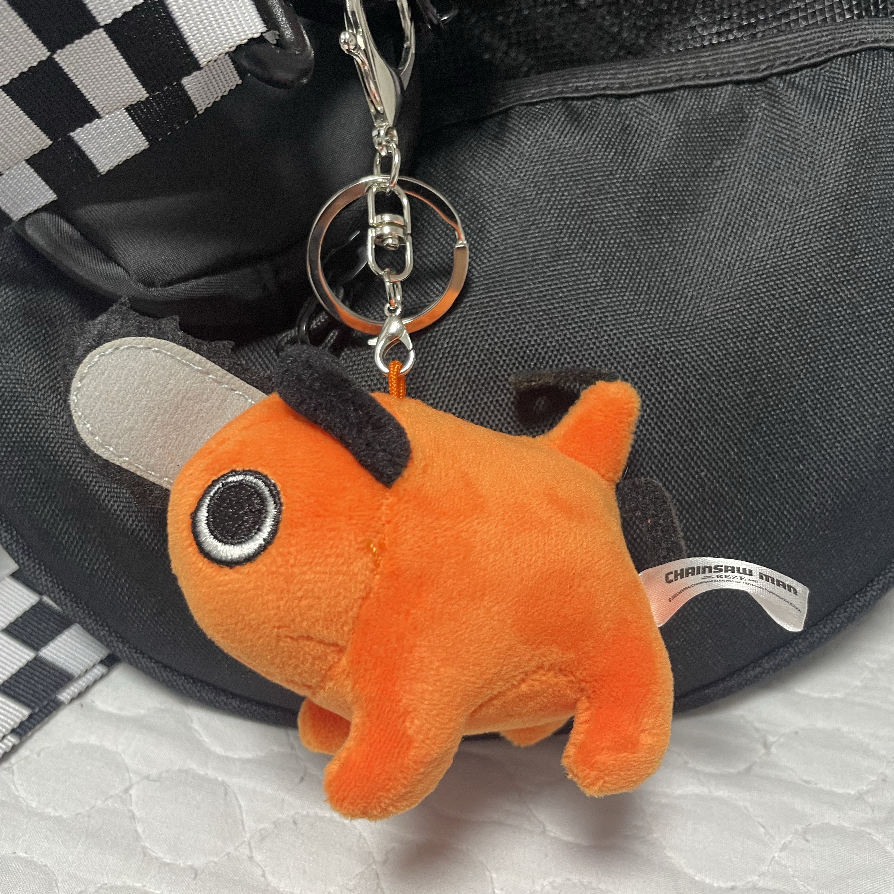 Dream C&C Chainsaw Man Pochita Keyring 8cm, Vans x Hollys Mesh Boston Bag 착용 스타일 - 2