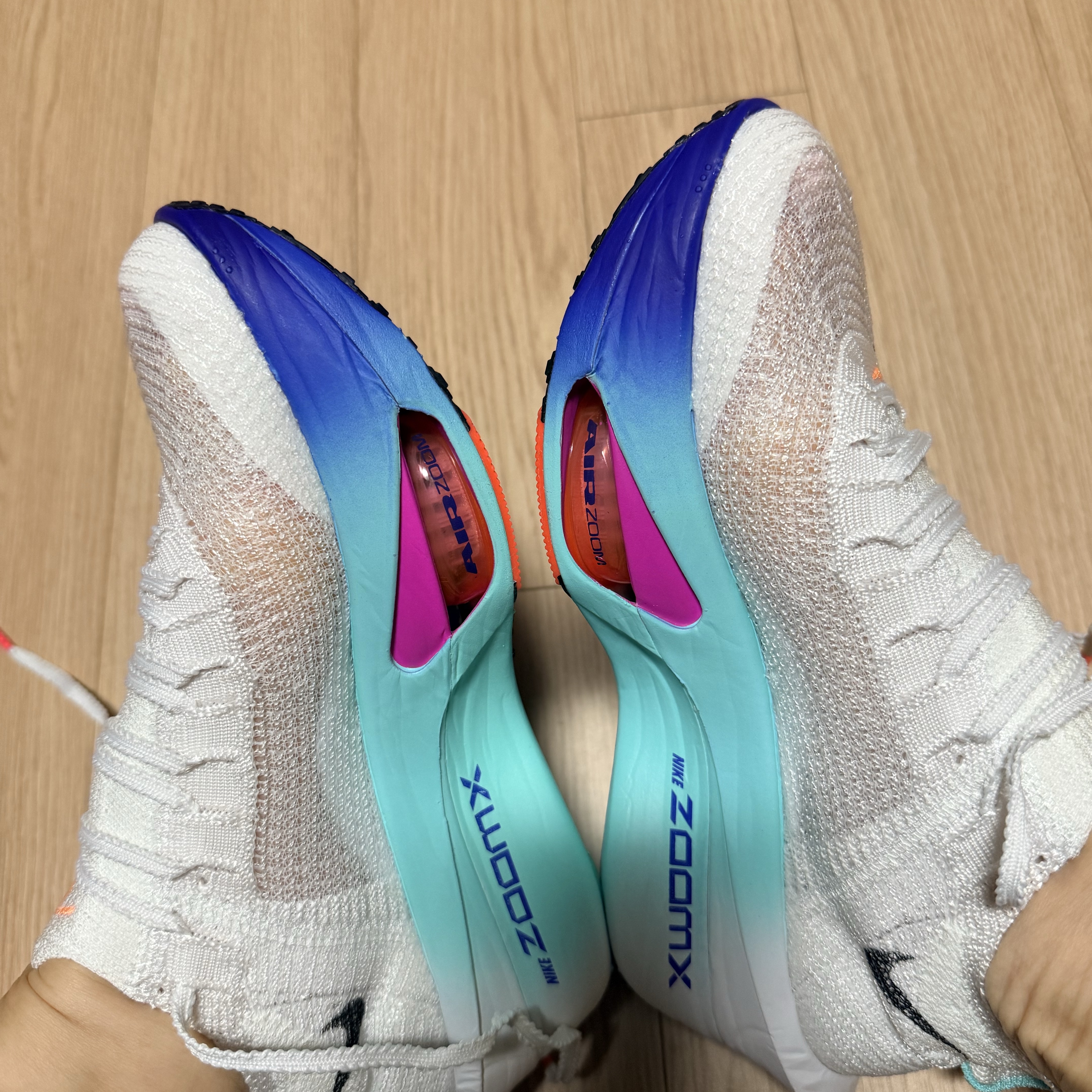 (W) Nike Air Zoom Alphafly Next% 3 White Hyper Turquoise 착용 스타일 - 2