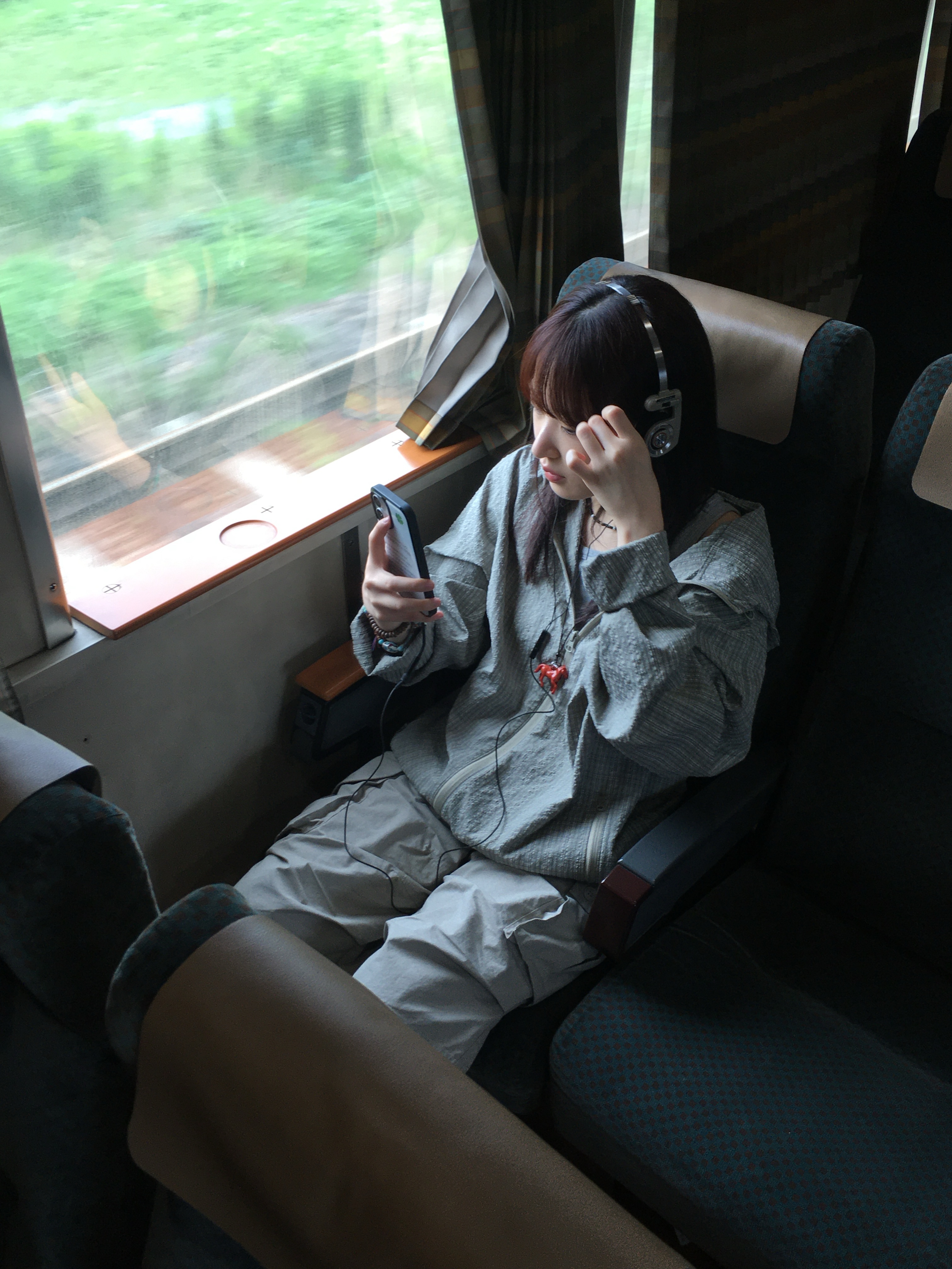 Koss Porta Pro Headphones Limited Edition Rhythm Beige, The Coldest Moment Check Windstopper Green 착용 스타일 - 2
