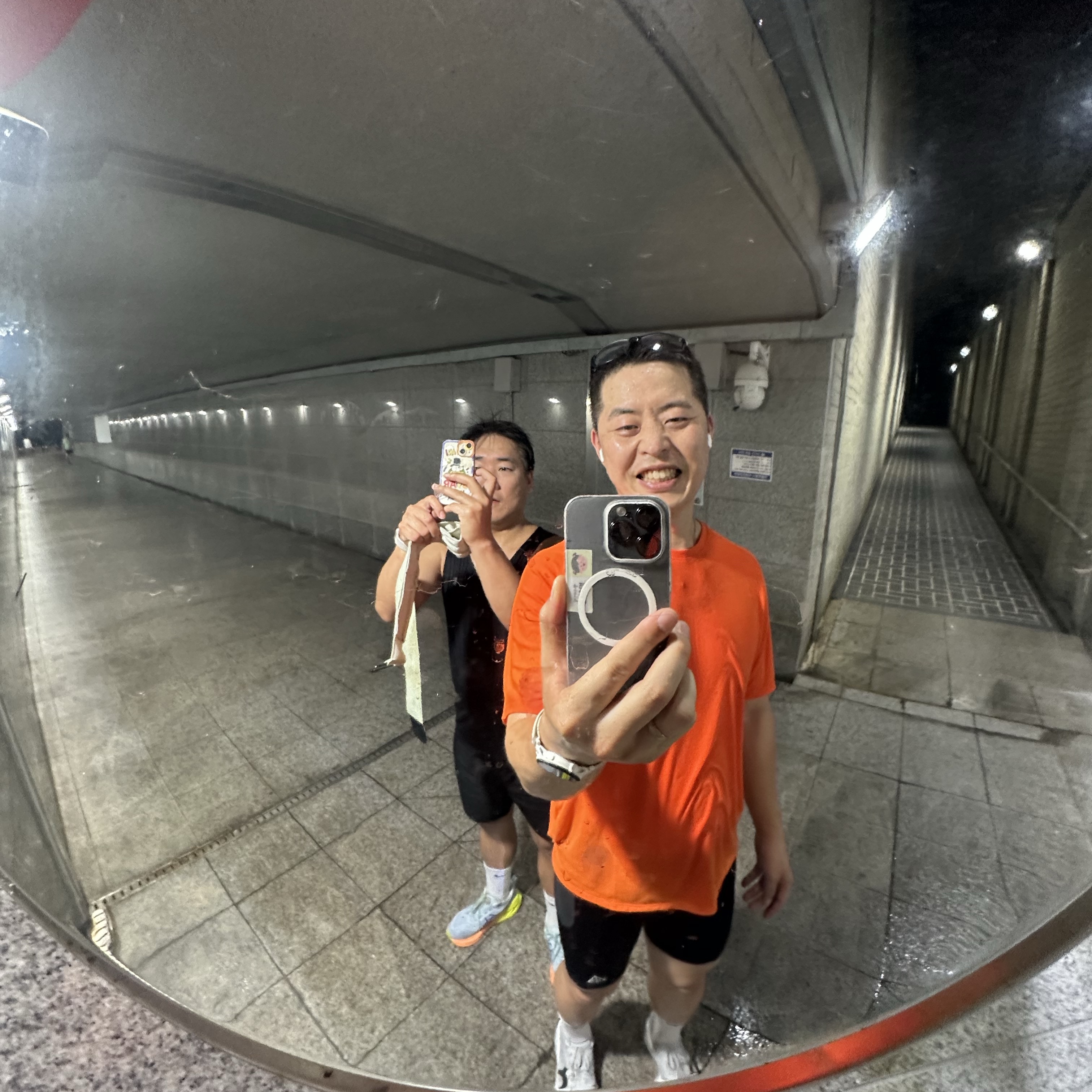 Nike ACG Solar Chase Dri-Fit ADV Trail Running Top Safety Orange Summit White - Asia, Nike ACG Lava Loops Dri-Fit ADV Half Trail Running Tights Black Summit White - Asia 착용 스타일