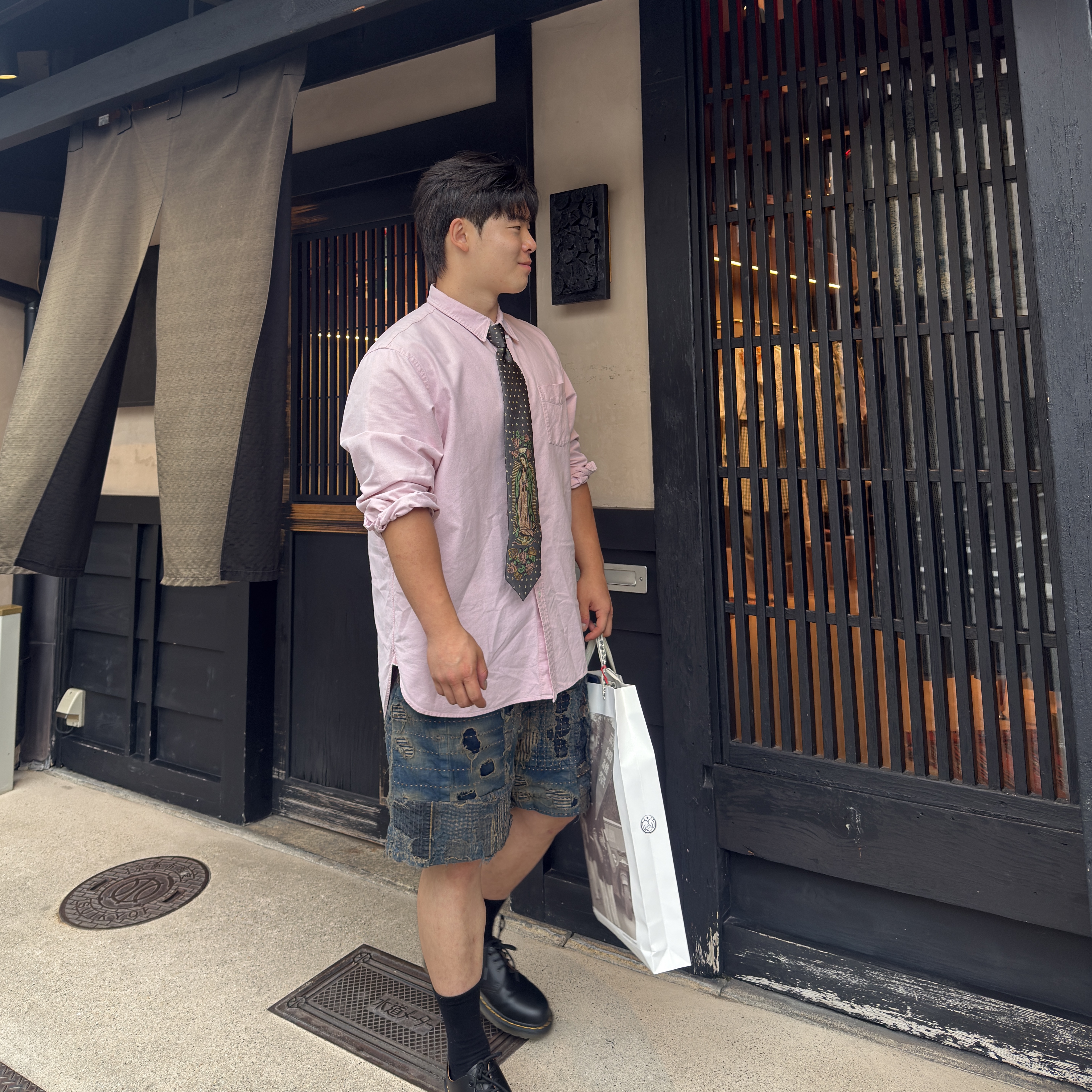 Kapital Silk Twill Maria Zip Tie Black, Kapital Boro Ivy Shorts Indigo 착용 스타일 - 3