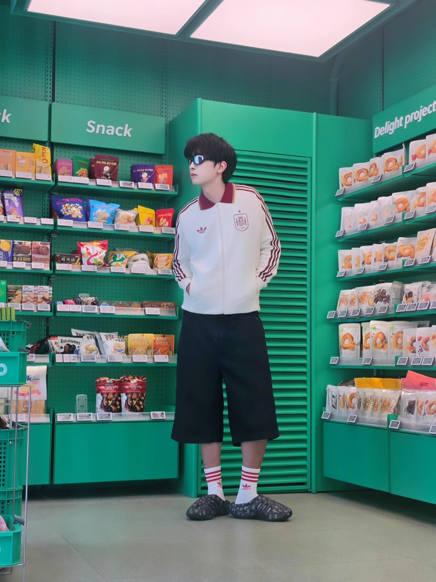 Adidas Spain Away Anthem Jacket Off White - KR Sizing (Non Marking Ver.), Adidas Spain Away Anthem Jacket Off White - US Sizing (Non Marking Ver.) 착용 스타일 - 4