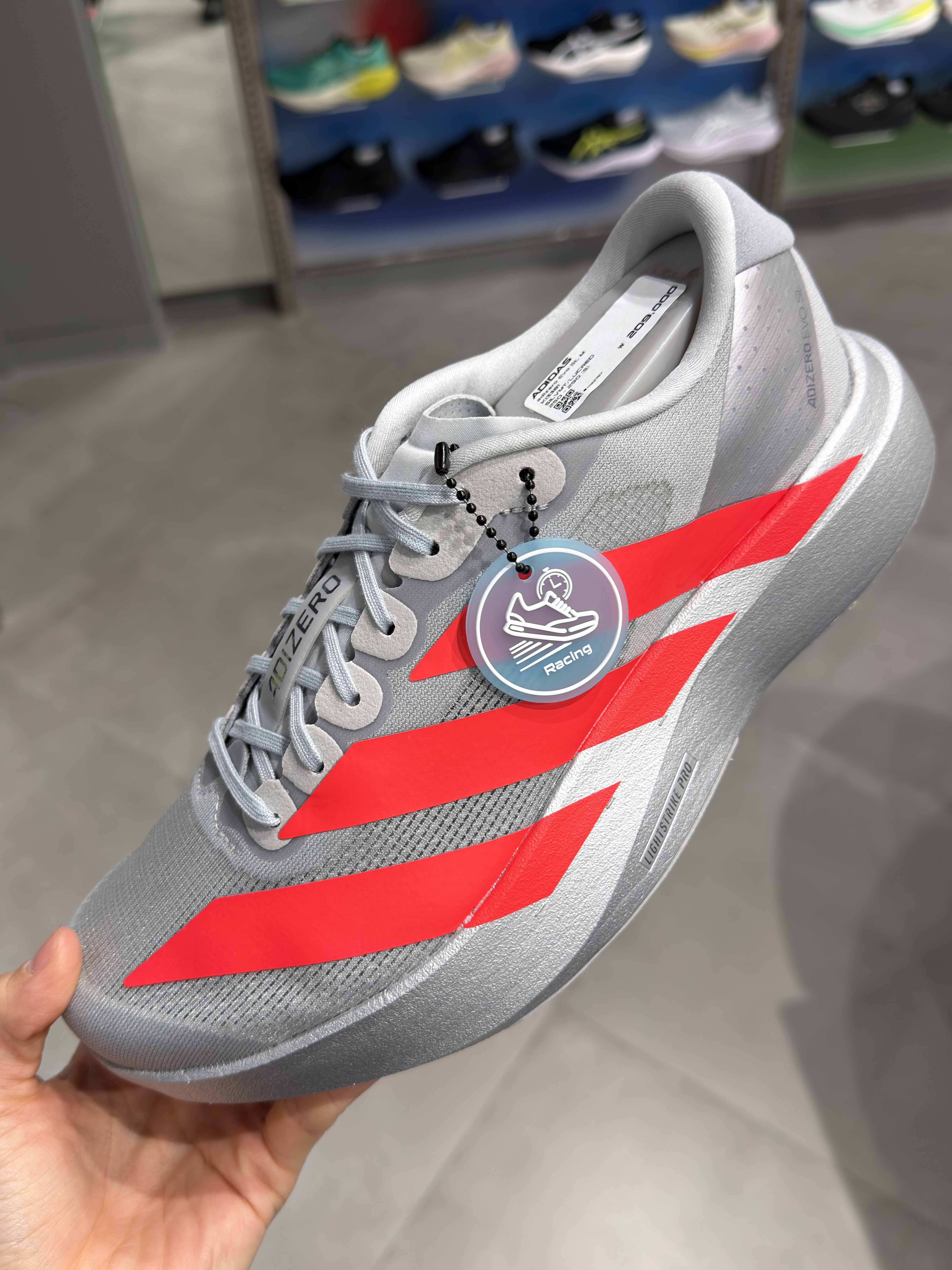 Adidas Hyperboost Edge Cloud White Equipment Blue, Adidas Hyperboost Edge Core Black Carbon 착용 스타일 - 5