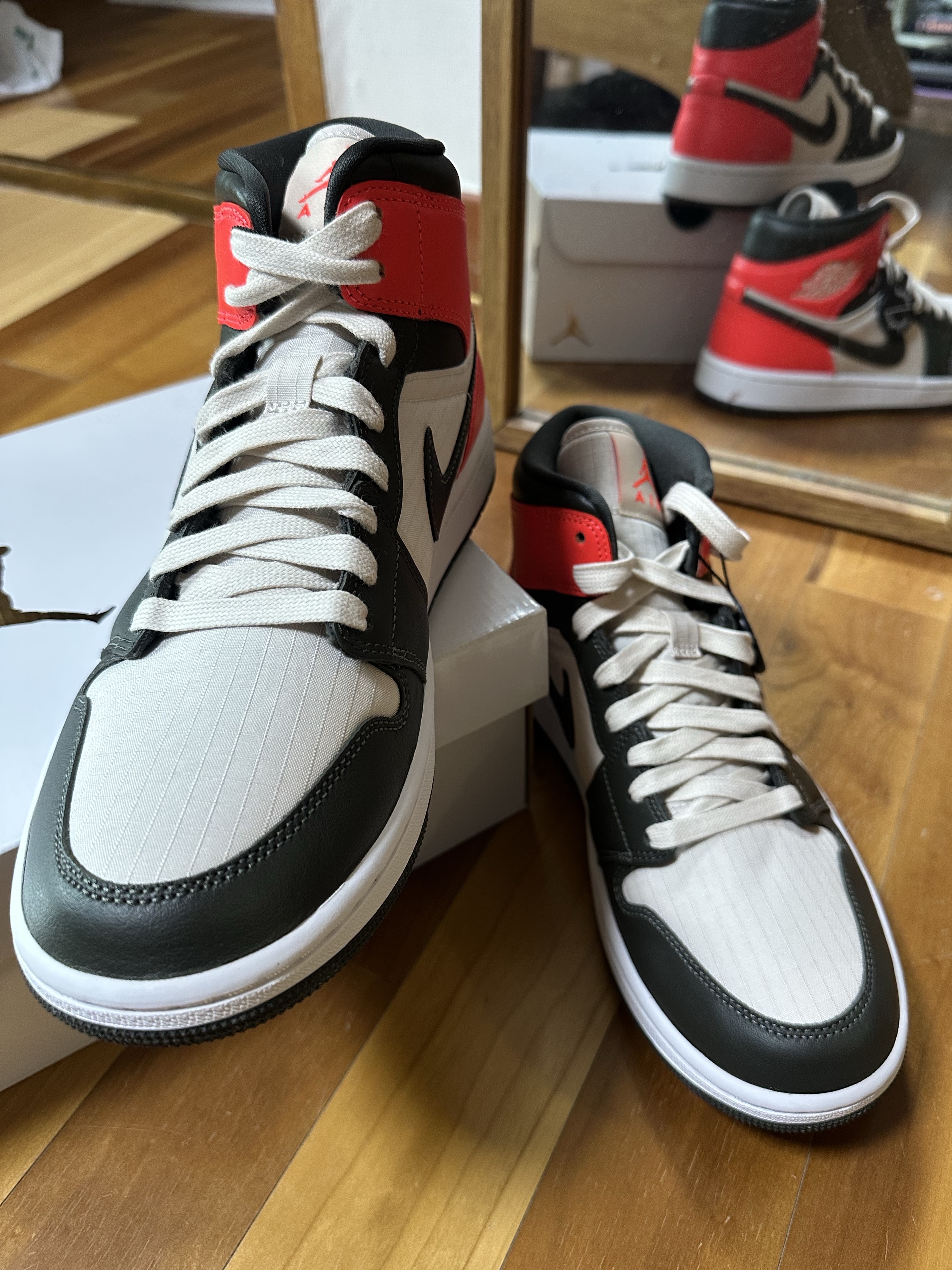 (W) Jordan 1 Mid SE Newsprint 착용 스타일
