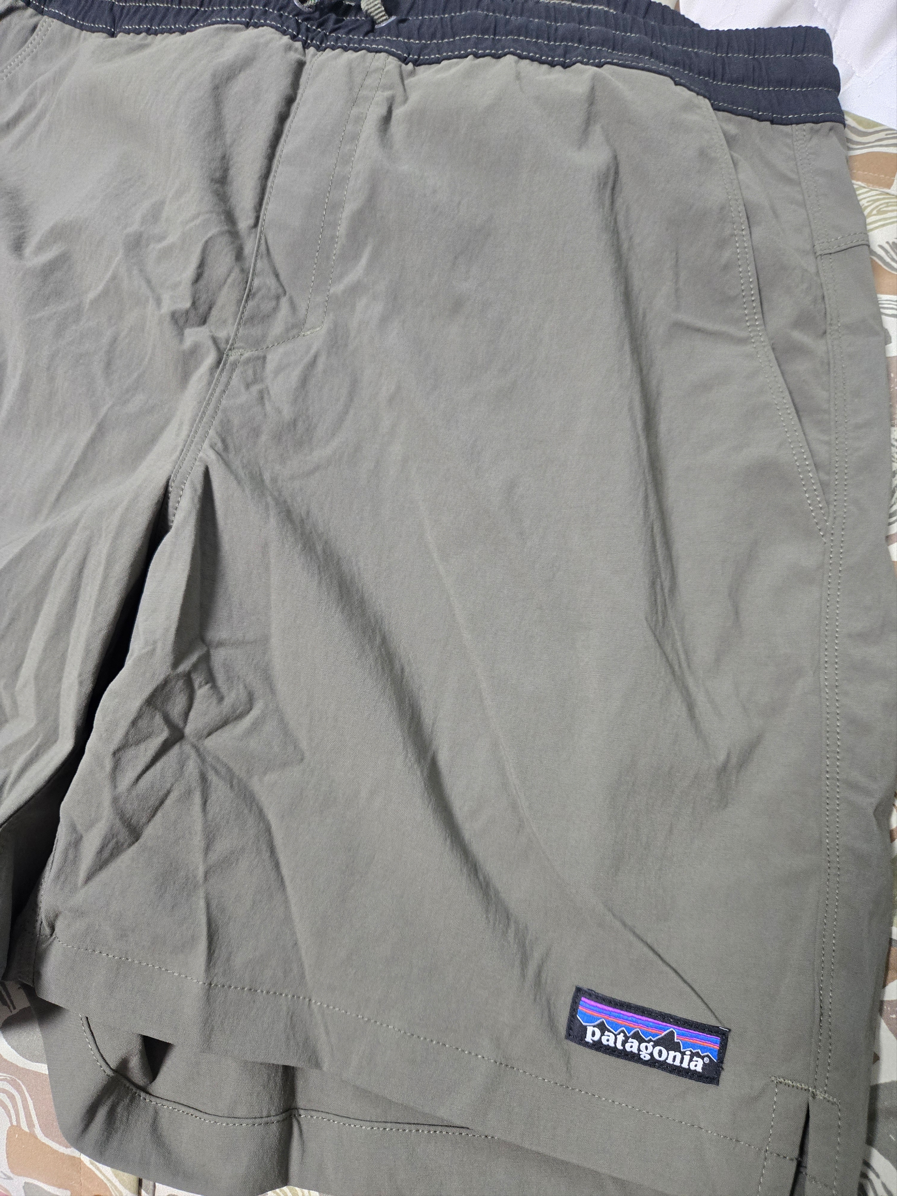 Patagonia Baggies Lights 6 Inch Shorts Basin Green 착용 스타일