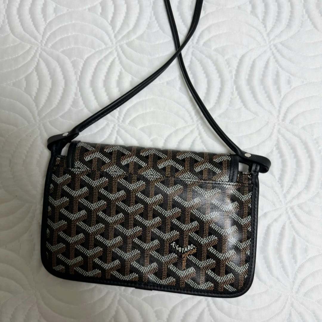 Goyard Plumet Pocket Wallet Black 착용 스타일 - 2