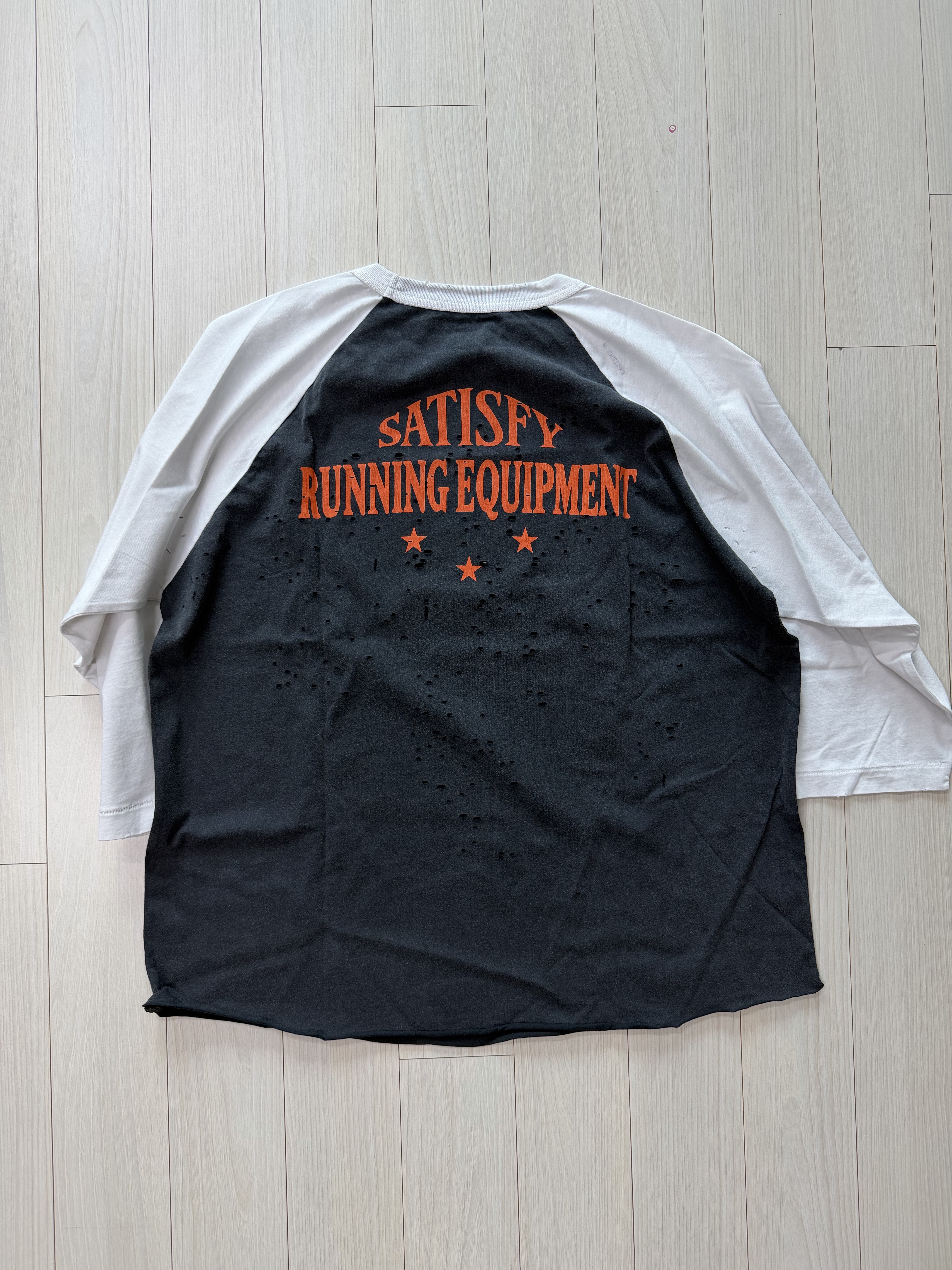 Satisfy Mothtech Baseball T-Shirt Off White Aged Black 착용 스타일 - 2