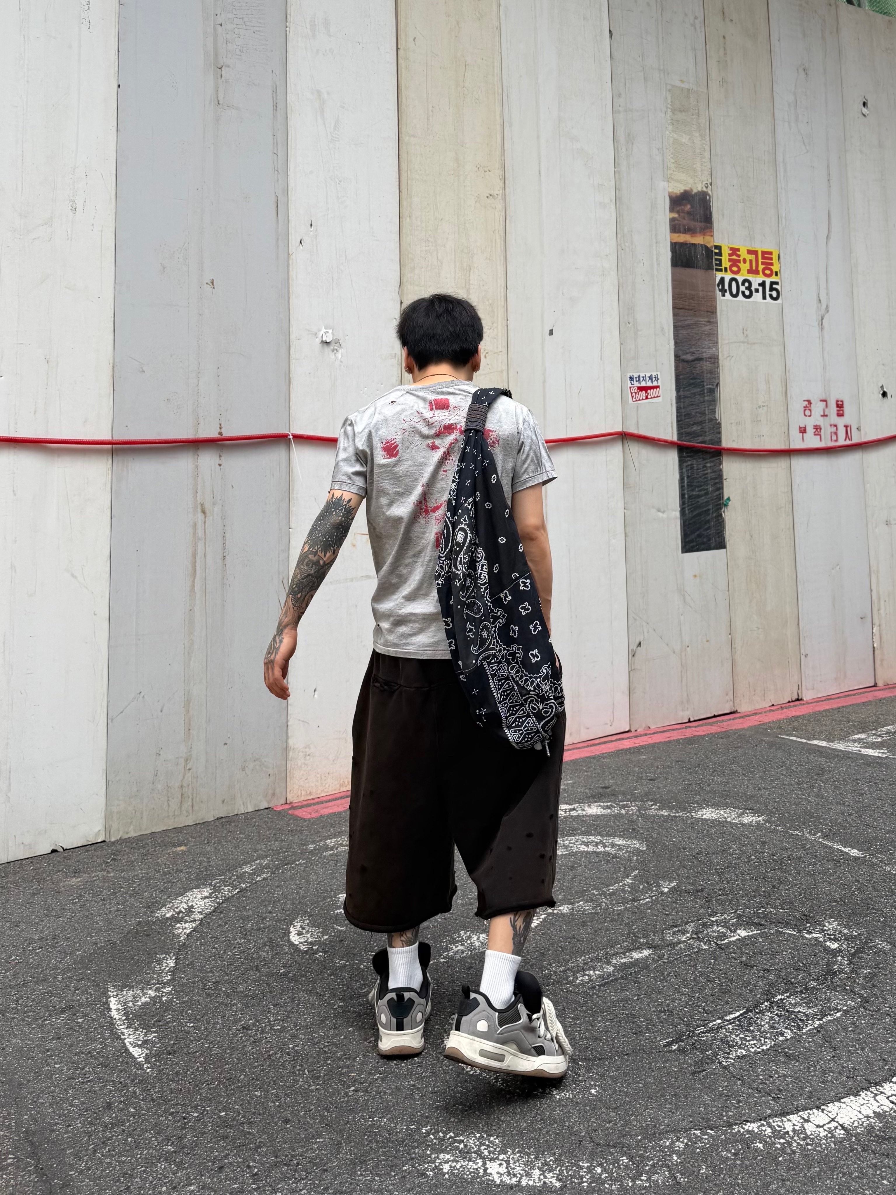 tornortied Messiah T-Shirt
Gray 착용 스타일 - 5