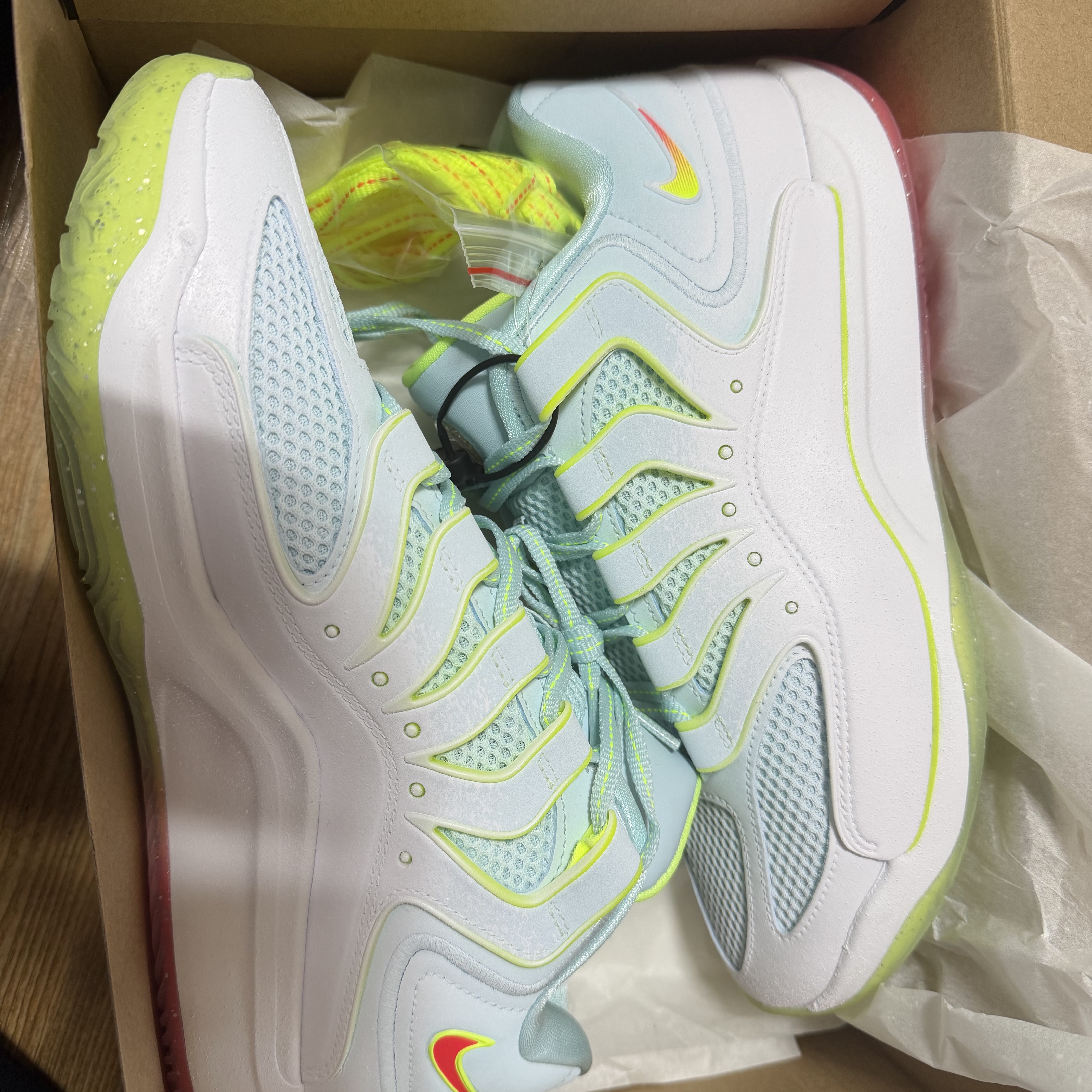 Nike KD 18 EP White Volt 착용 스타일