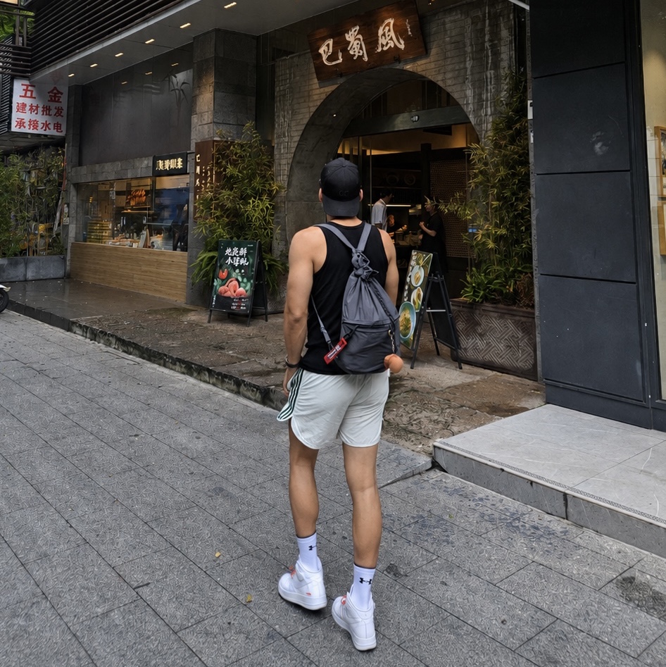 C.P. Company Chrome-R Goggle Cap Black, New Balance Flip Flop White 착용 스타일 - 2