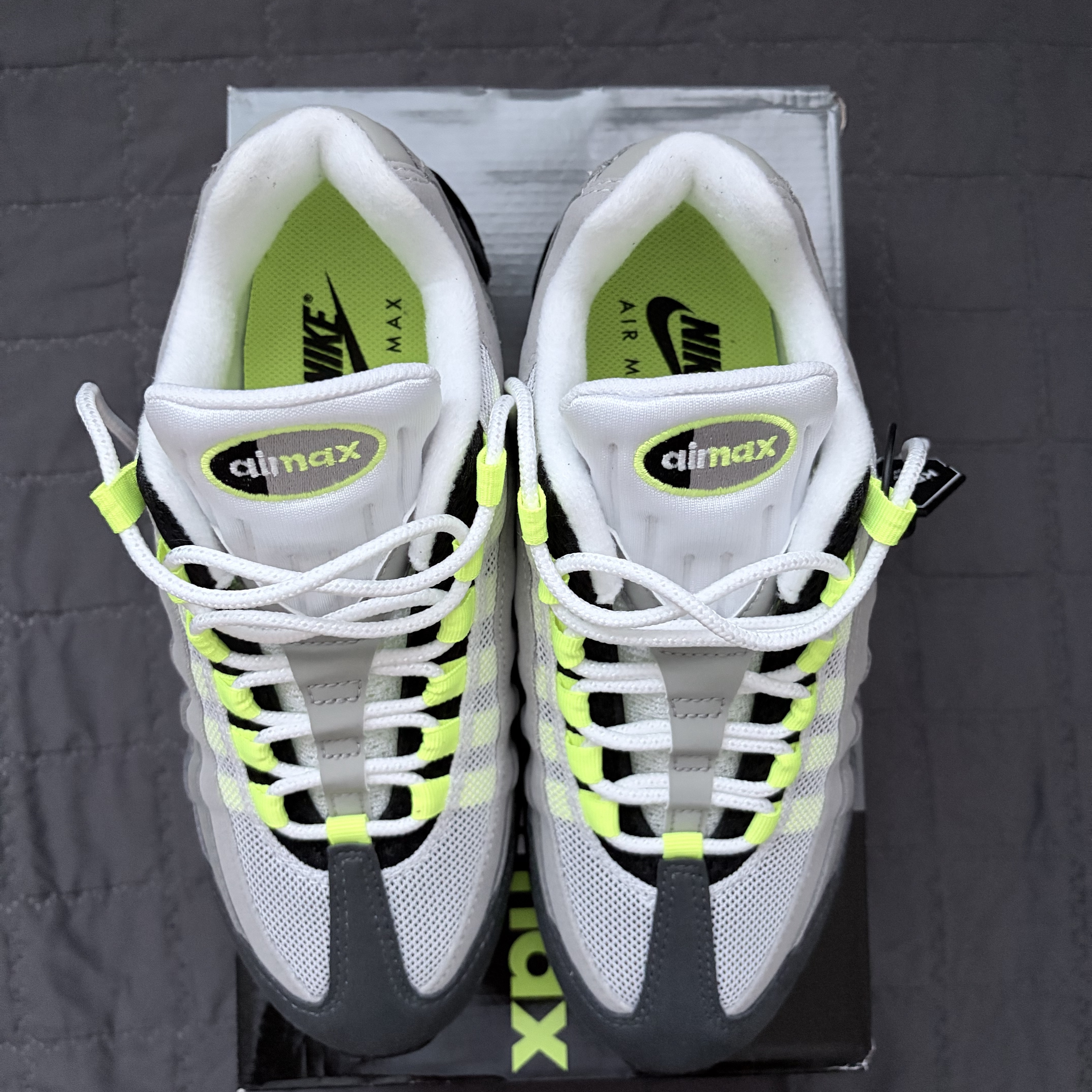 (W) Nike Air Max 95 OG Big Bubble Black Neon Yellow 착용 스타일 - 4