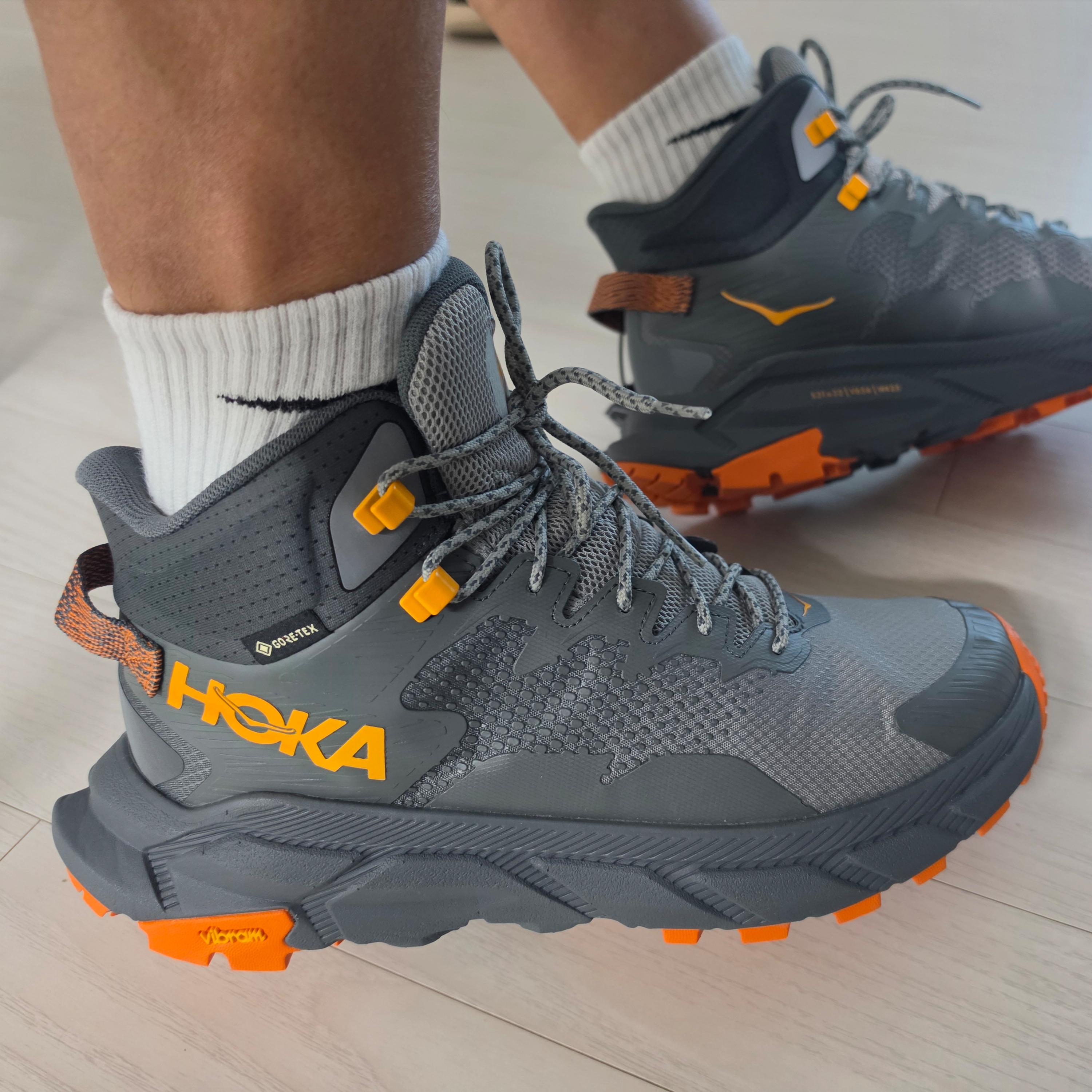 Hoka Trail Code GTX Castlerock Persimmon Orange 착용 스타일
