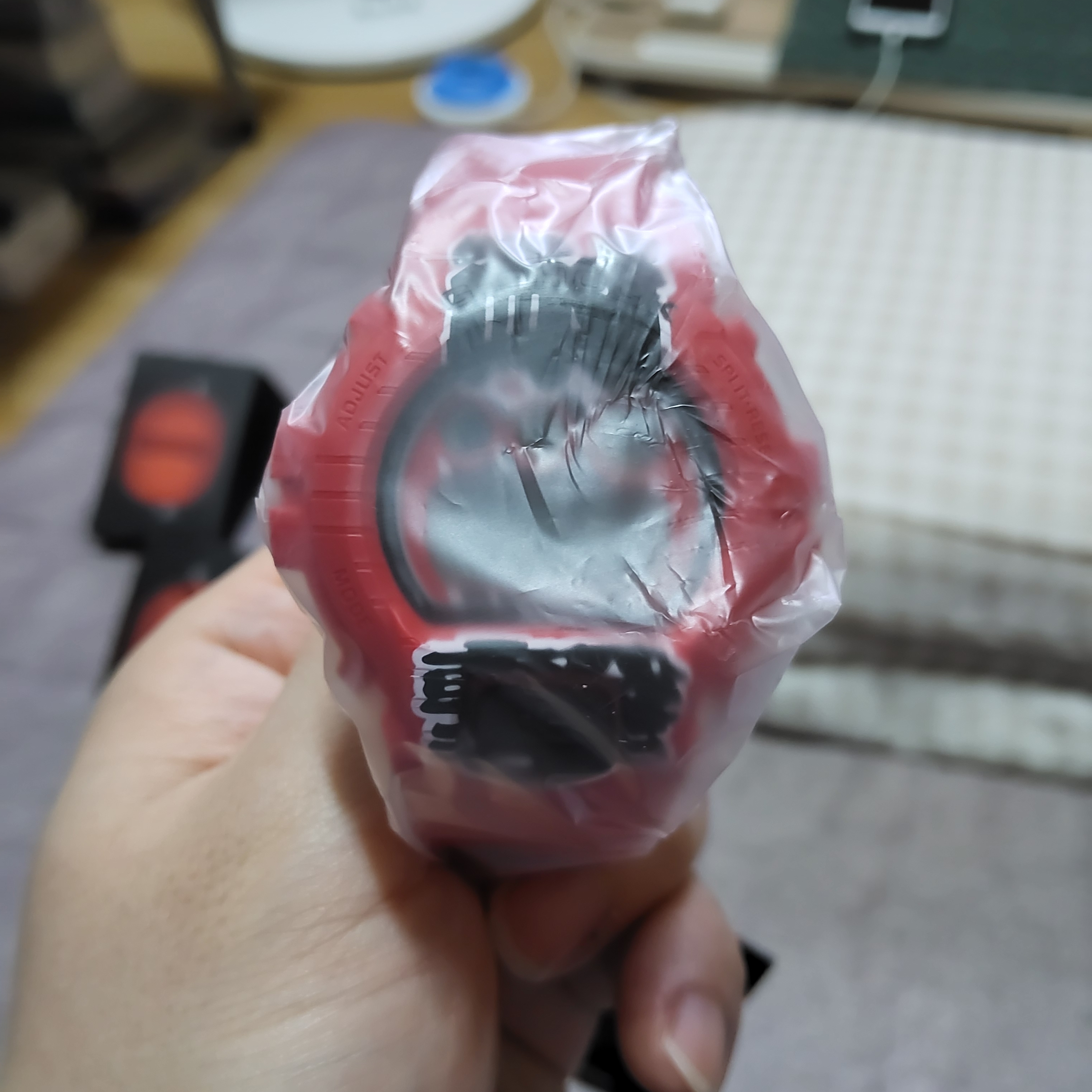 Casio G-Shock DW-6900AKA-4 착용 스타일 - 2