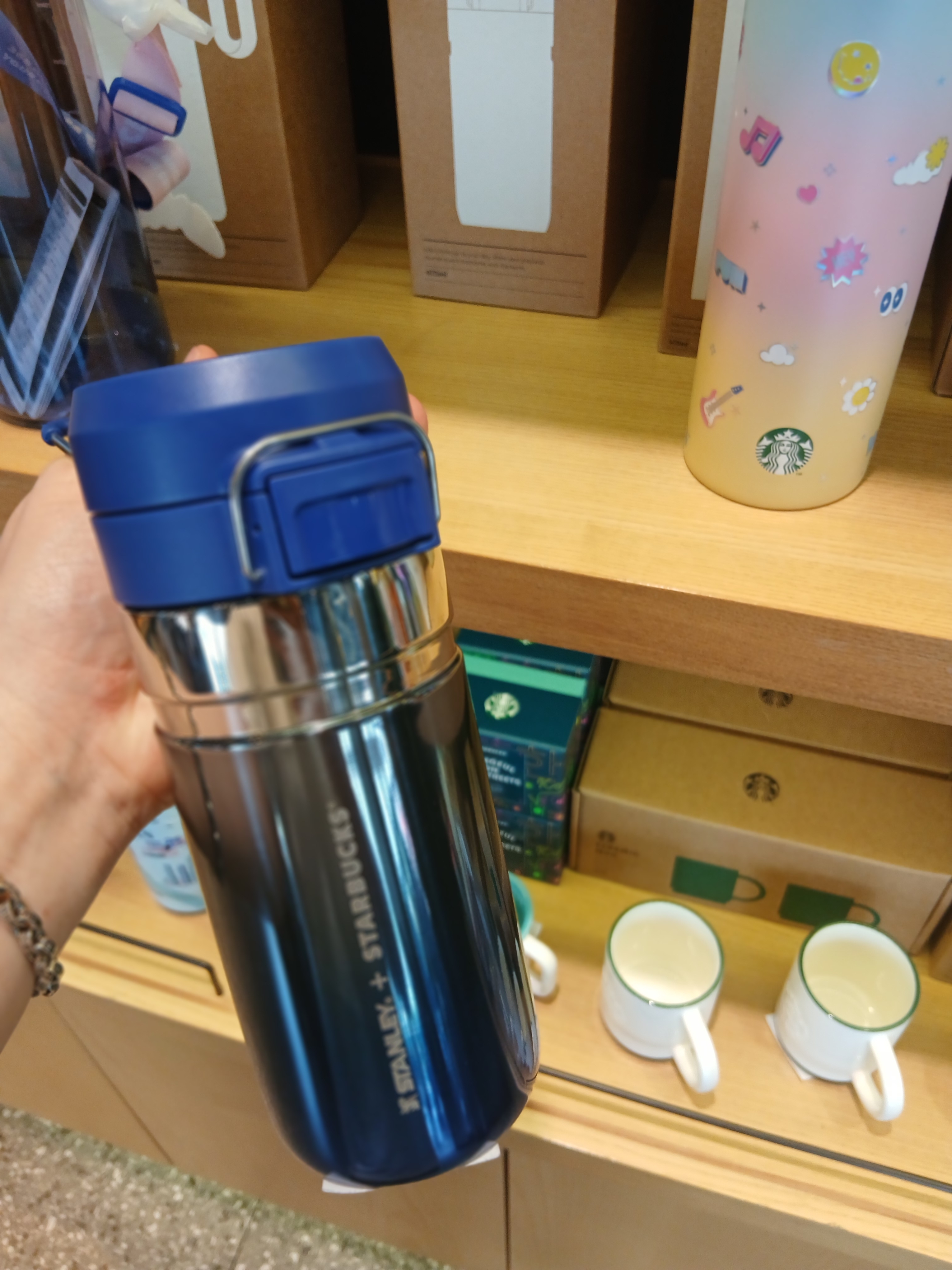 Starbucks SS Stanley Signature Quencher Tumbler 591ml, Starbucks SS Stanley Signature Quencher Tumbler 887ml 착용 스타일 - 7