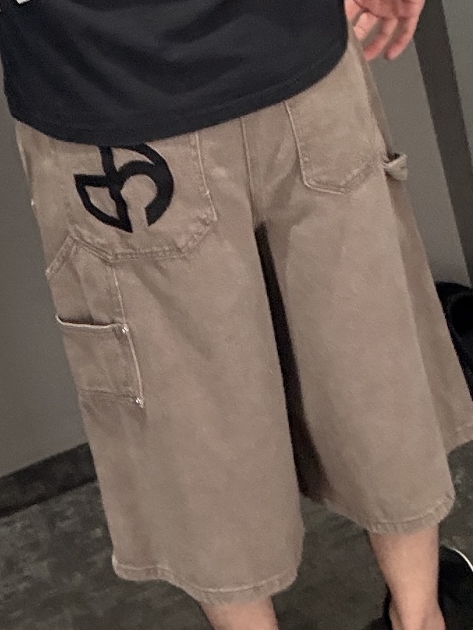 NOMANUAL C.D.L Bermuda Pants Mocha 착용 스타일