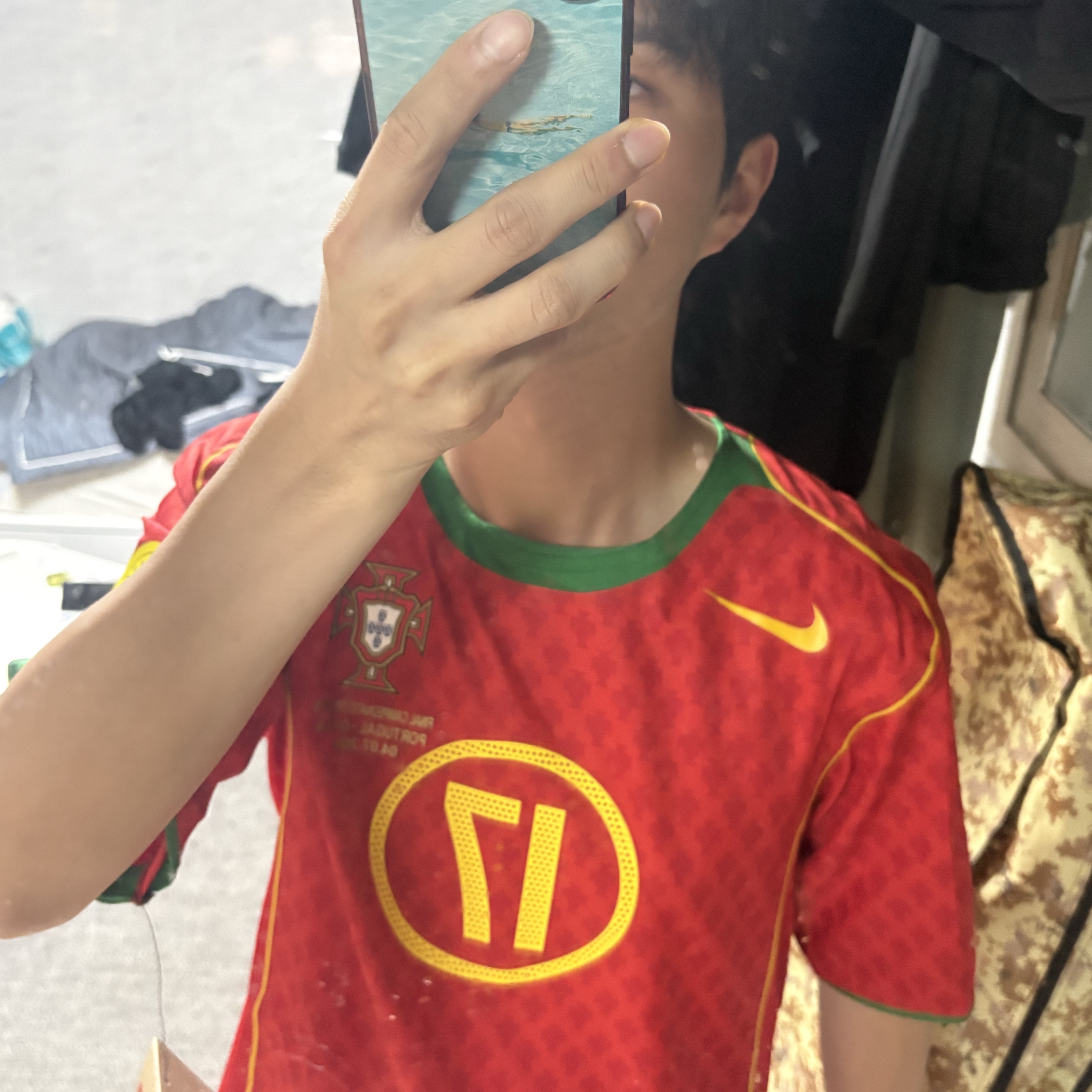 Nike Portugal 2004 Retro Soccer Replica Jersey Sport Red (Non Marking Ver.) 착용 스타일 - 1