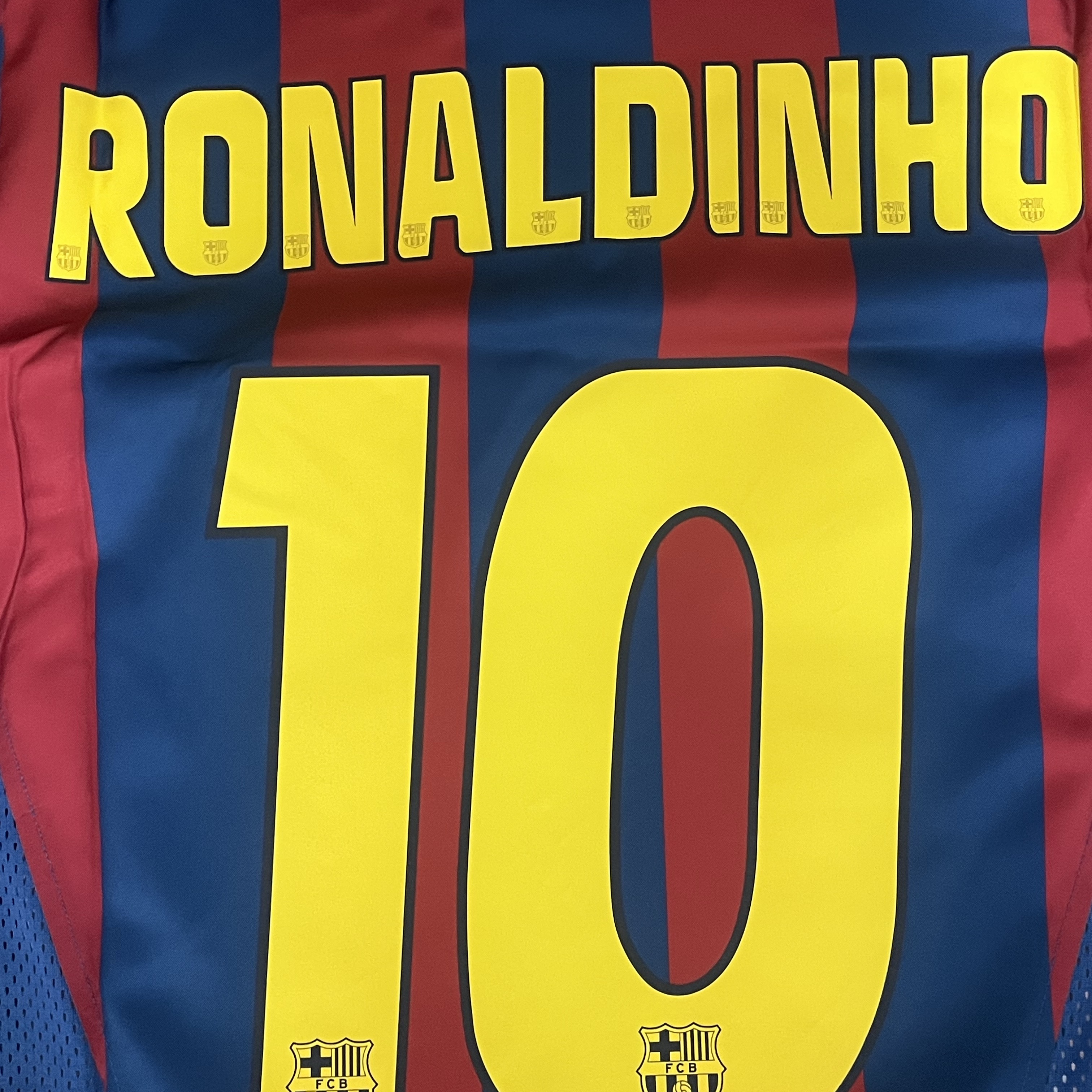Nike Ronaldinho FC Barcelona 2005/06 Retro Soccer Replica Long-Sleeve Jersey (HQ1462-471) (Marking Ver.) 착용 스타일