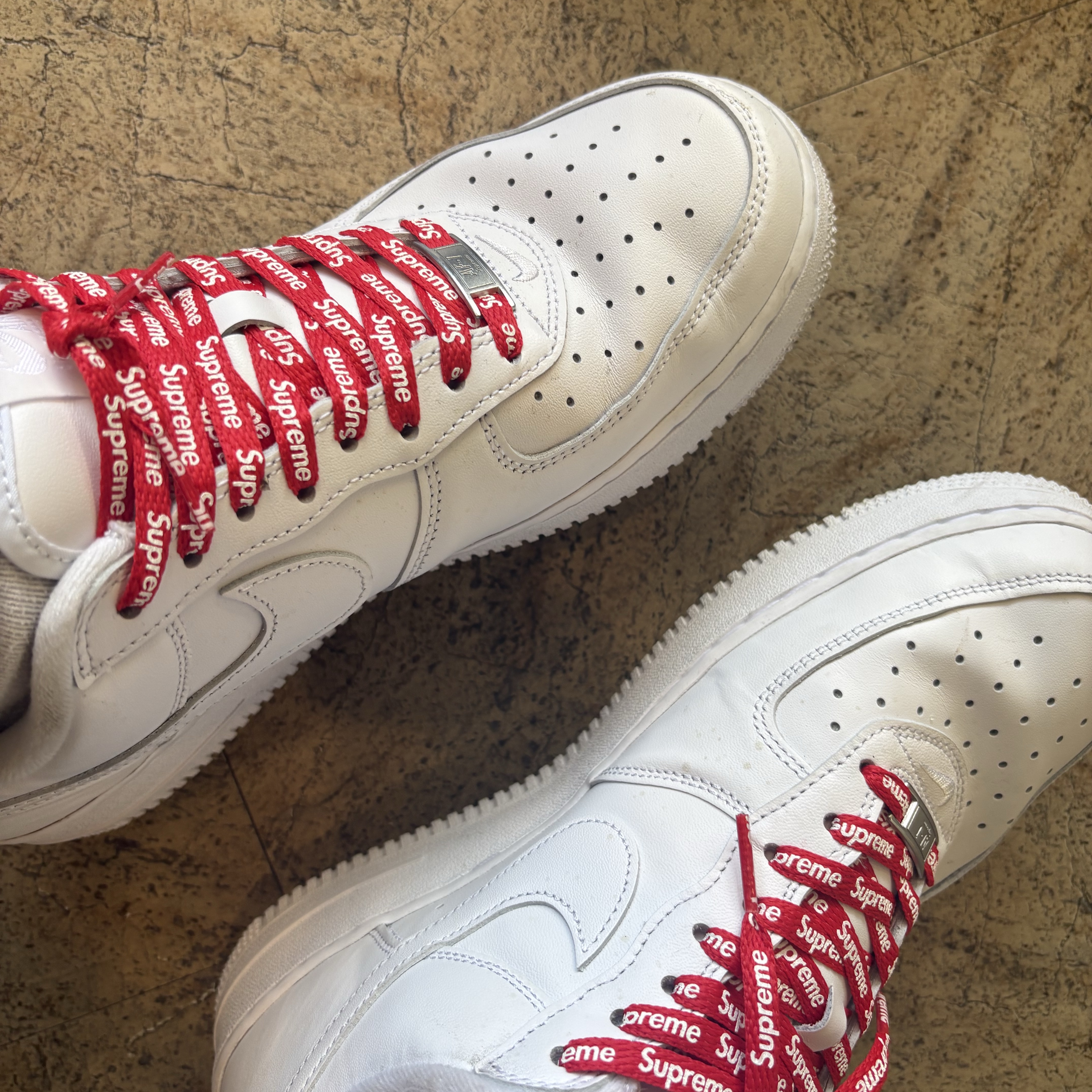 Nike x Supreme Air Force 1 Low White 착용 스타일 - 2