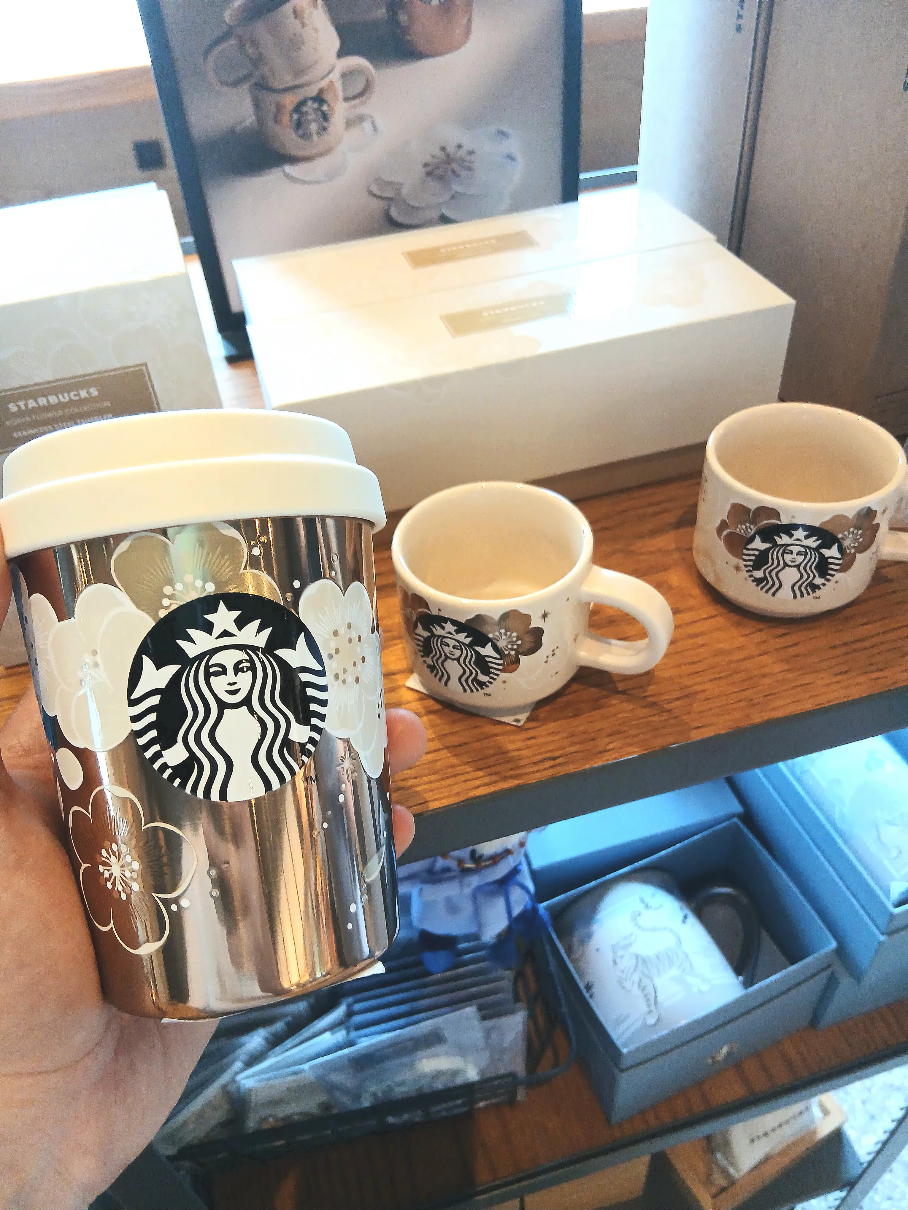 Starbucks SS Stanley Signature Quencher Tumbler 591ml, Starbucks SS Stanley Signature Quencher Tumbler 887ml 착용 스타일 - 8