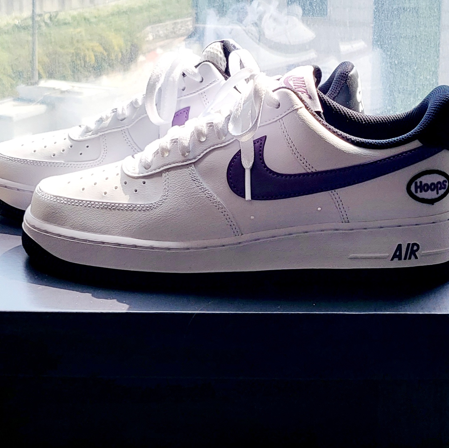 Nike Air Force 1 '07 LV8 Hoops White Canyon Purple 착용 스타일