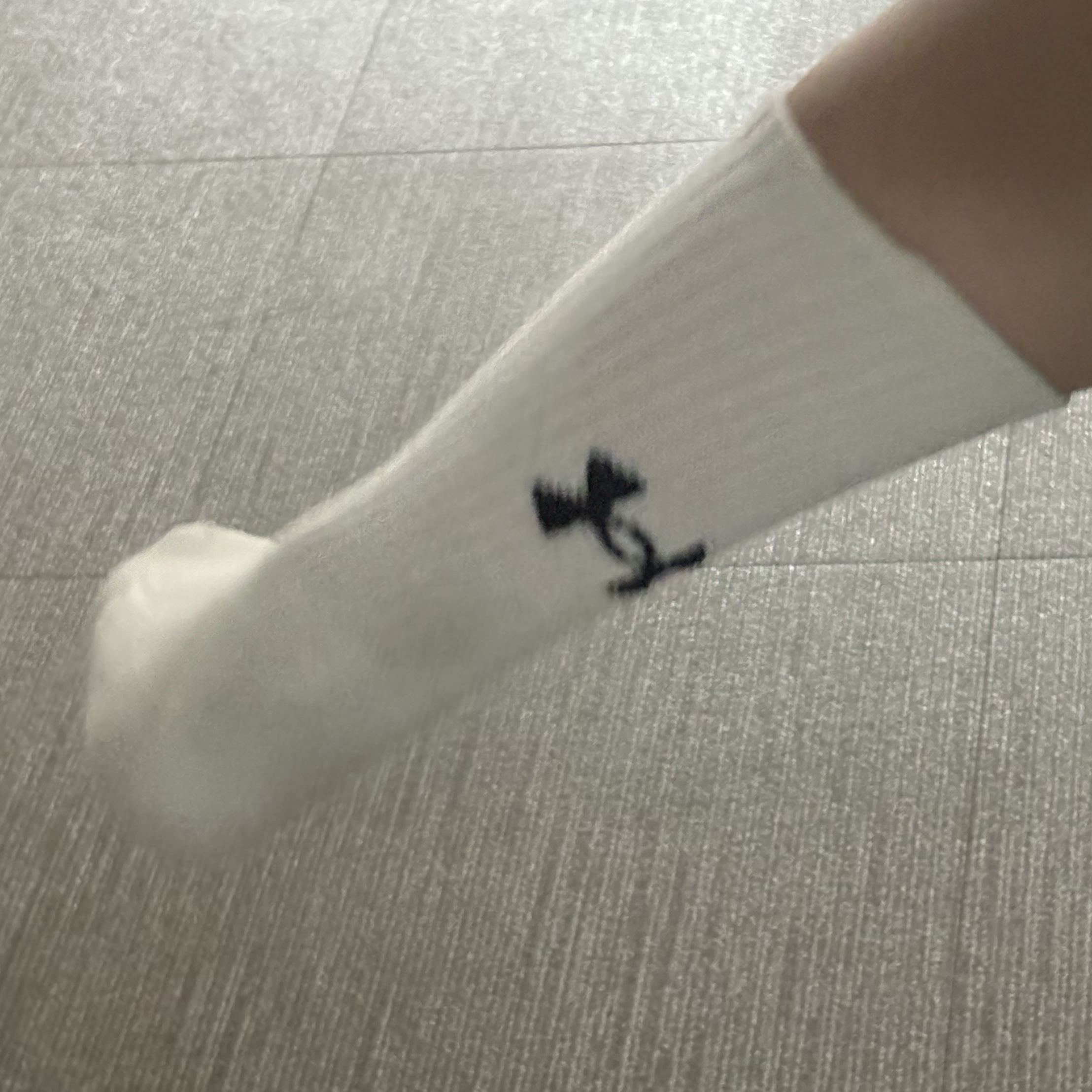 Under Armour Training Cotton Crew Socks White Black (3 Pack) 착용 스타일