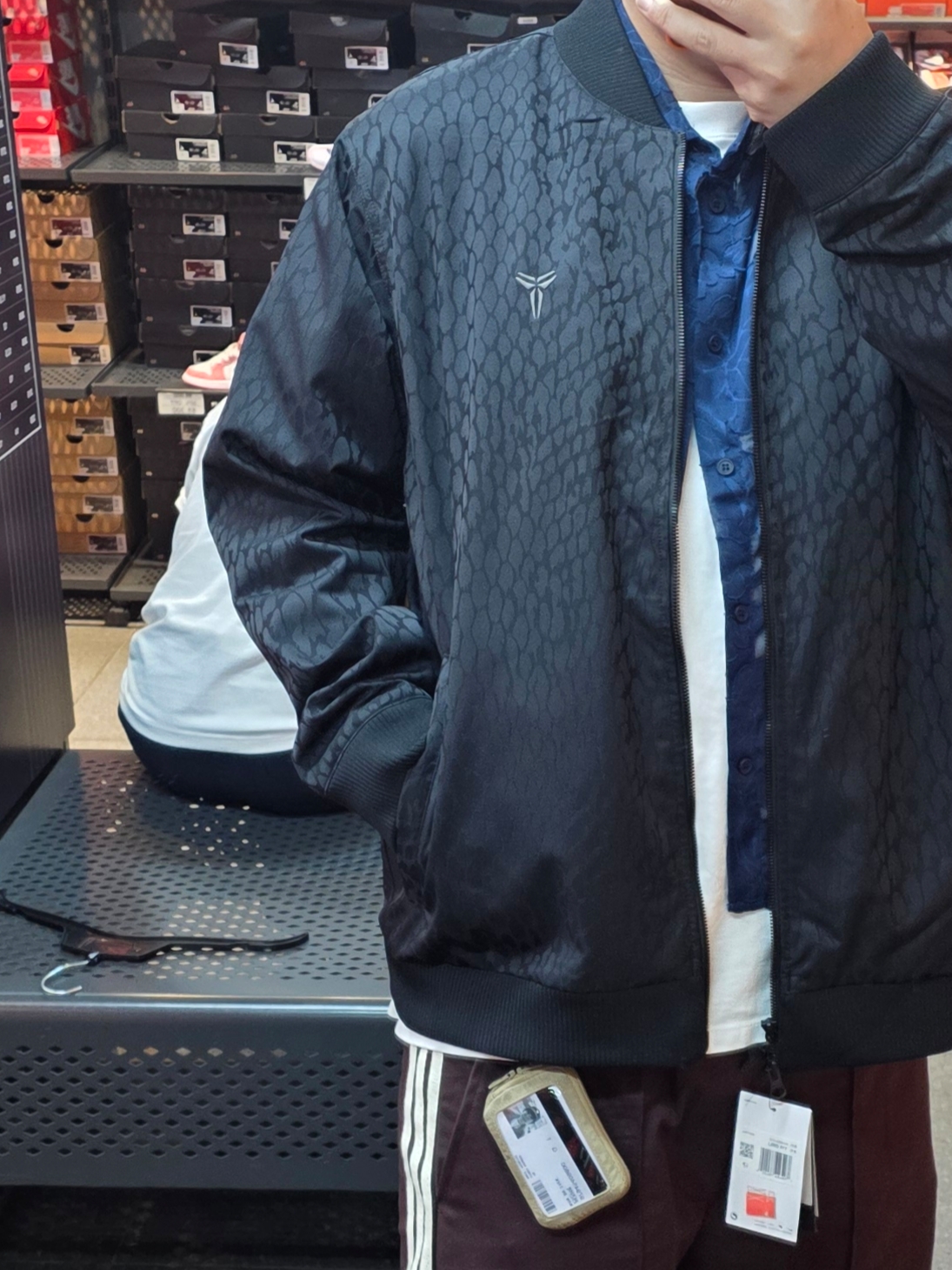New Era x Fear of God Essentials Retro Crown 9FIFTY Strapback Navy, New Balance Rebound Flip Flop Light Yellow 착용 스타일 - 2