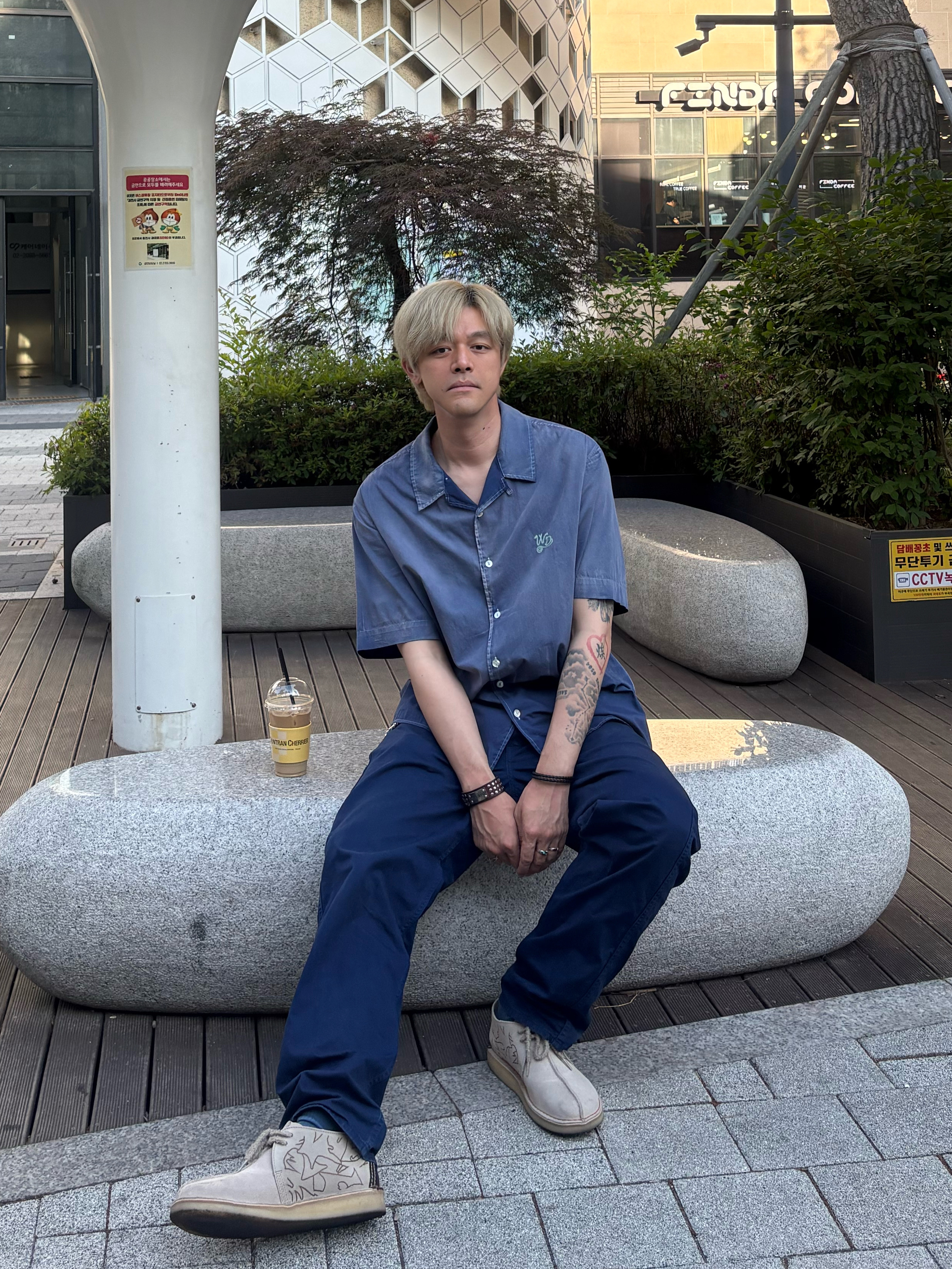 Orslow 5000 French Work Pants Blue, Clarks x Yeseyesee Y.E.S Desert Trek Sand Suede 착용 스타일 - 2