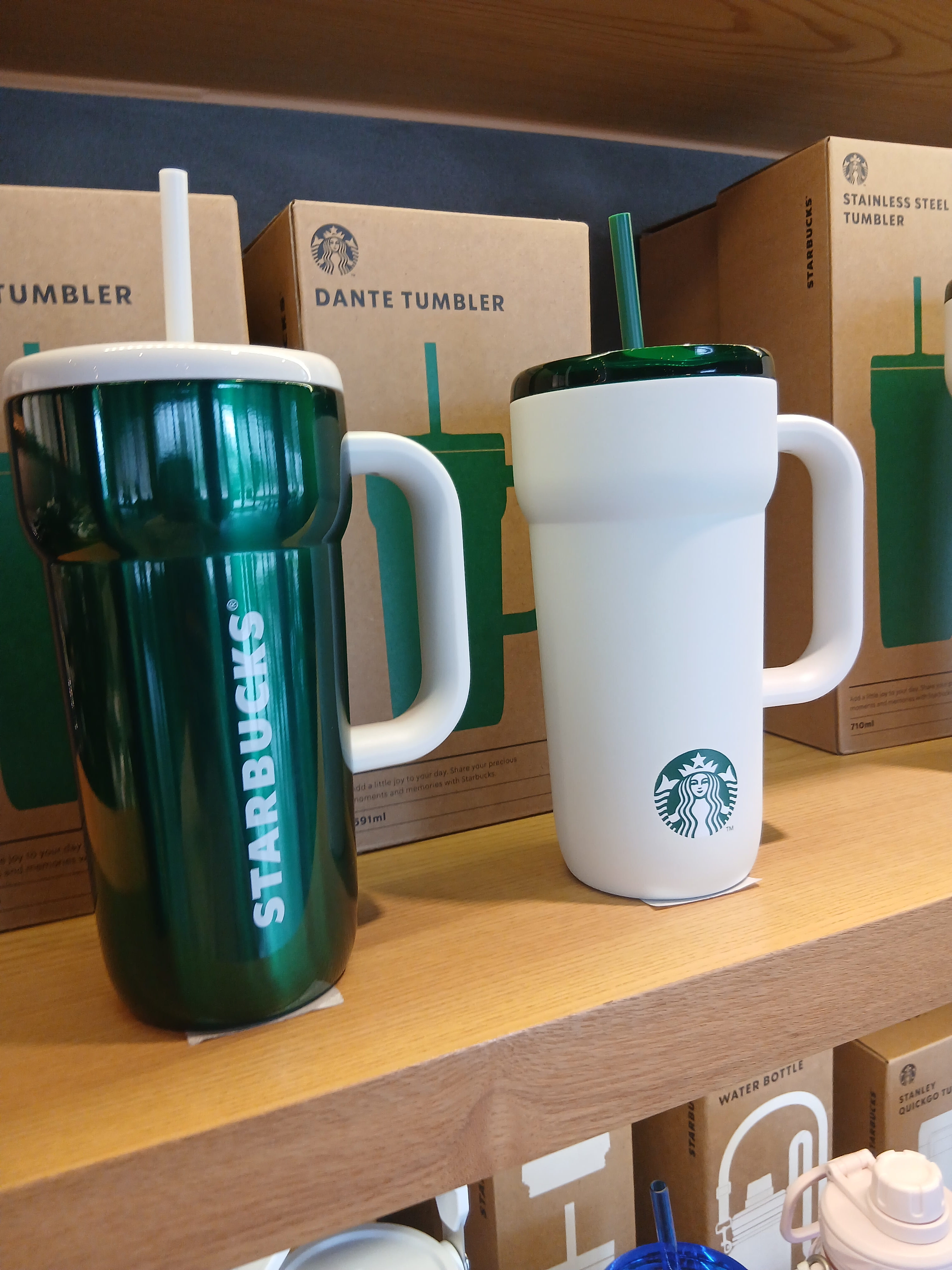 Starbucks SS Stanley Signature Quencher Tumbler 591ml, Starbucks SS Stanley Signature Quencher Tumbler 887ml 착용 스타일 - 9