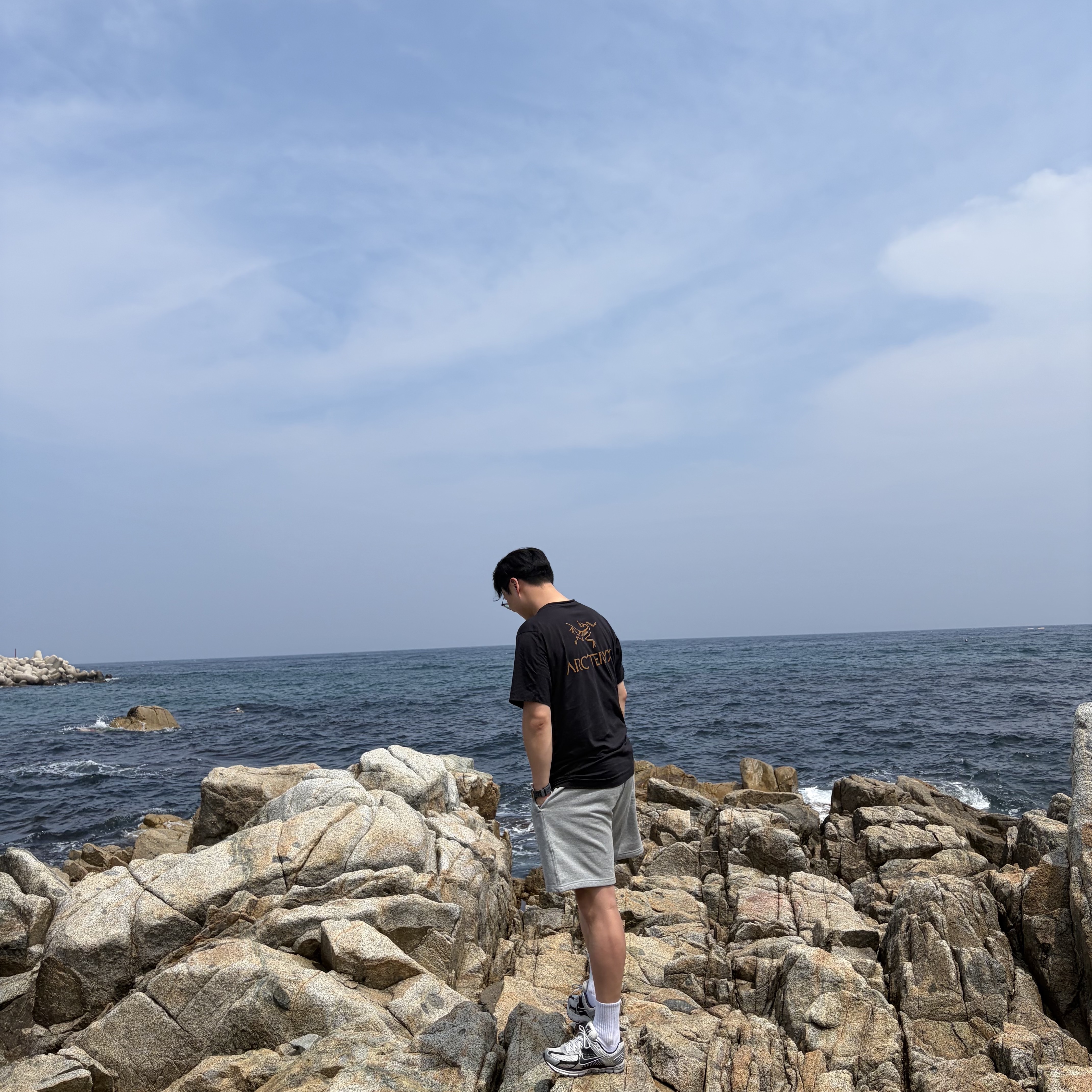 Nike Solo Swoosh French Terry Shorts Dark Grey Heather - Asia, Nike Zoom Vomero 5 Metallic Silver Black 착용 스타일