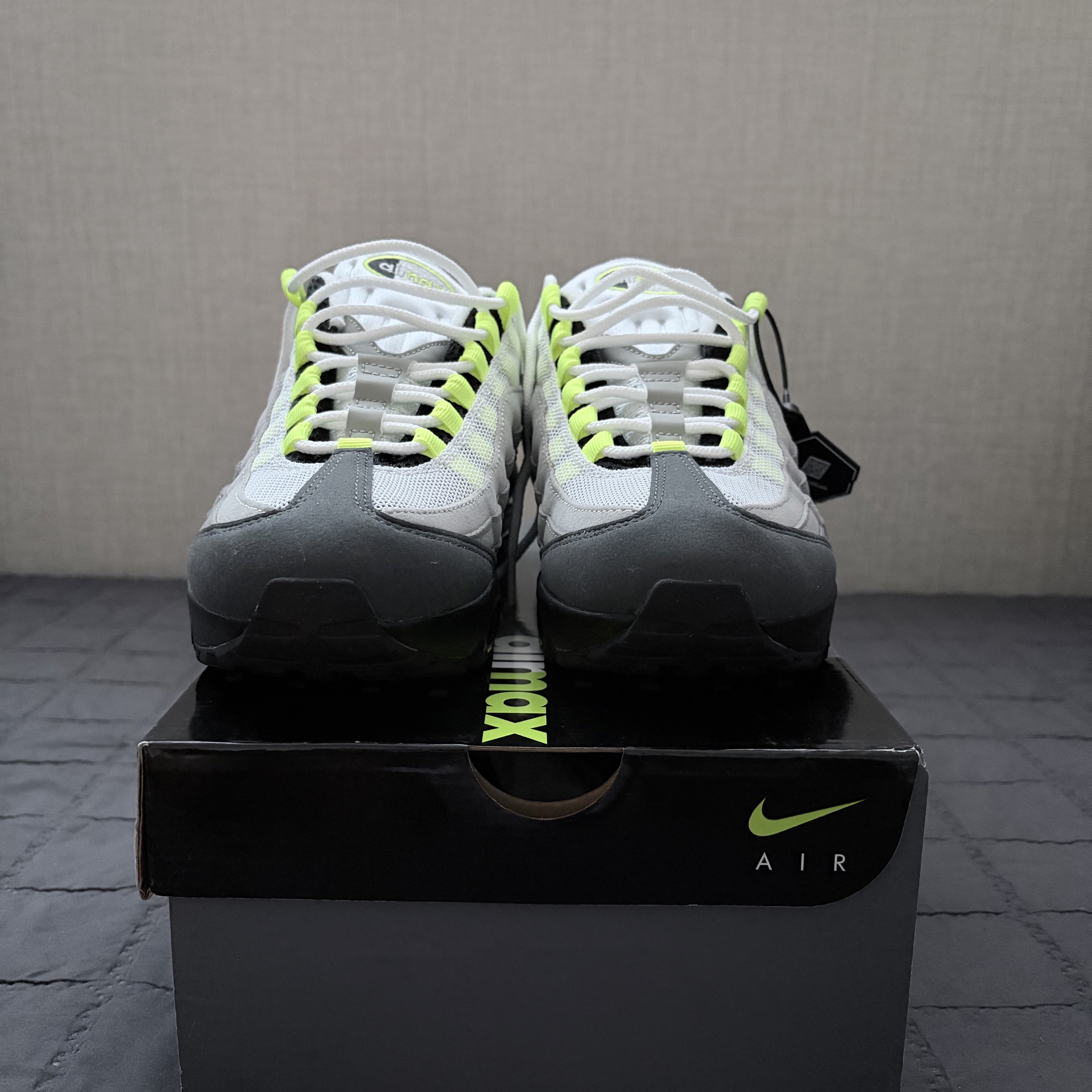 (W) Nike Air Max 95 OG Big Bubble Black Neon Yellow 착용 스타일 - 1