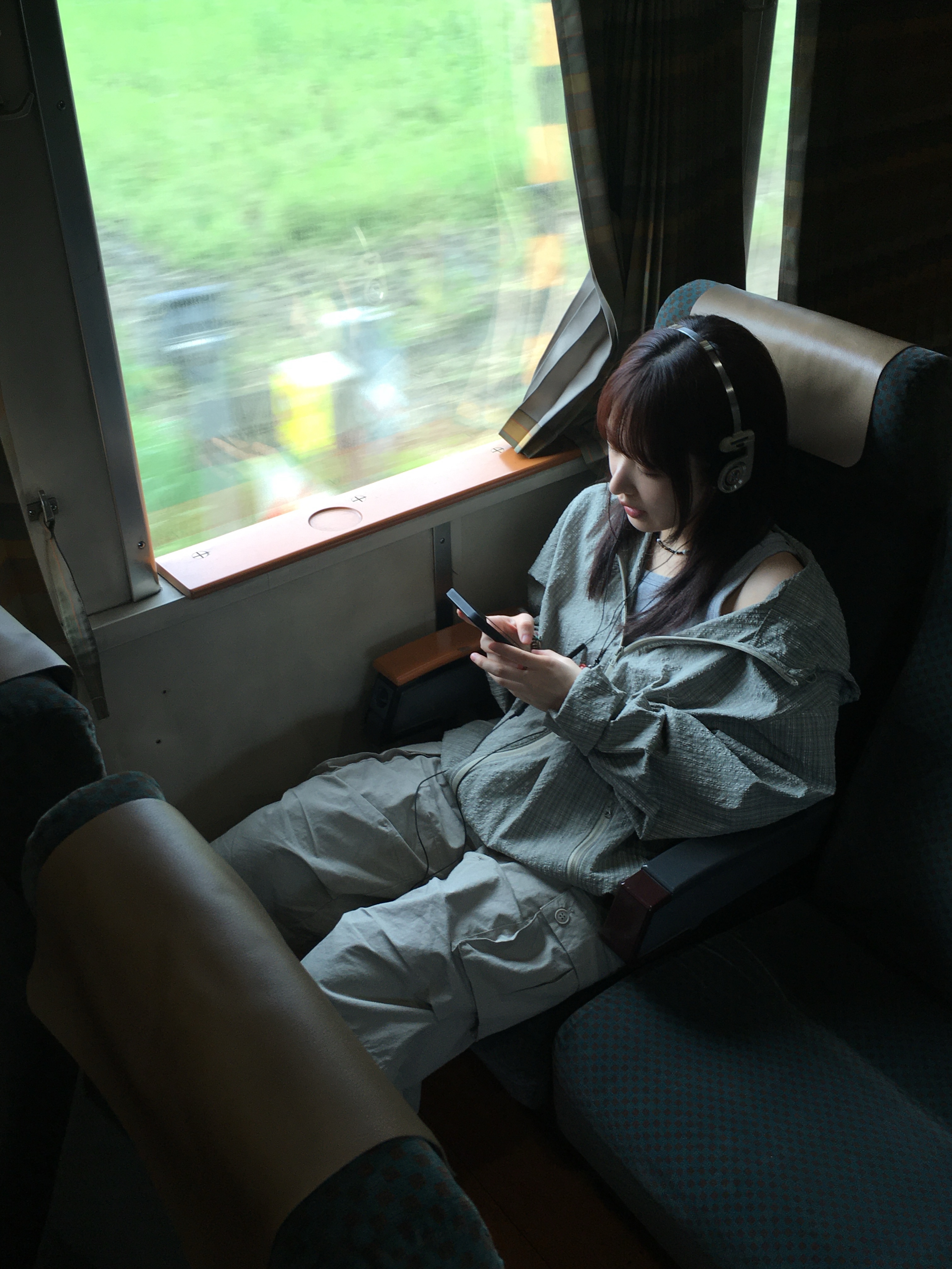 Koss Porta Pro Headphones Limited Edition Rhythm Beige, The Coldest Moment Check Windstopper Green 착용 스타일 - 1