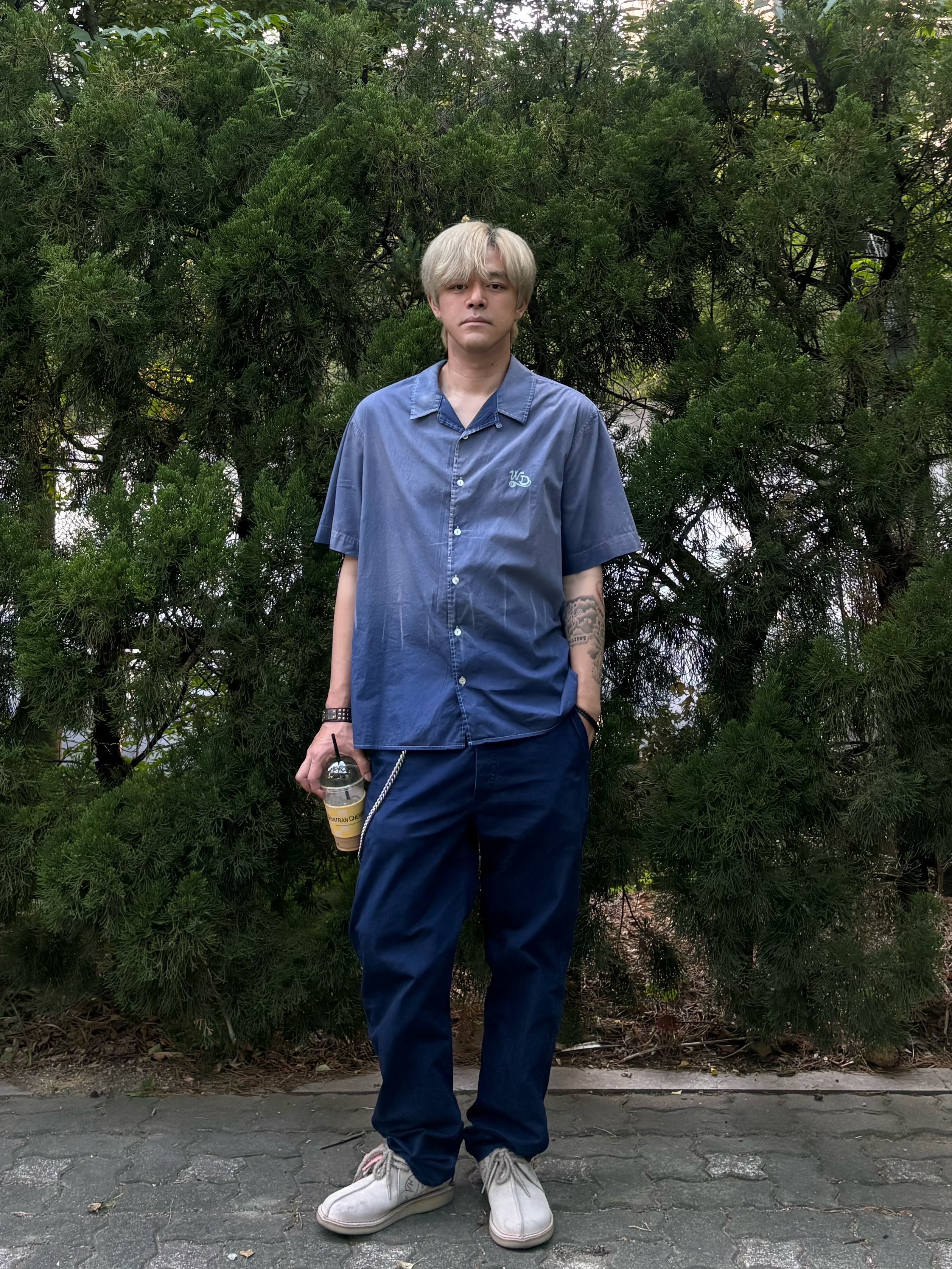 Orslow 5000 French Work Pants Blue, Clarks x Yeseyesee Y.E.S Desert Trek Sand Suede 착용 스타일 - 1
