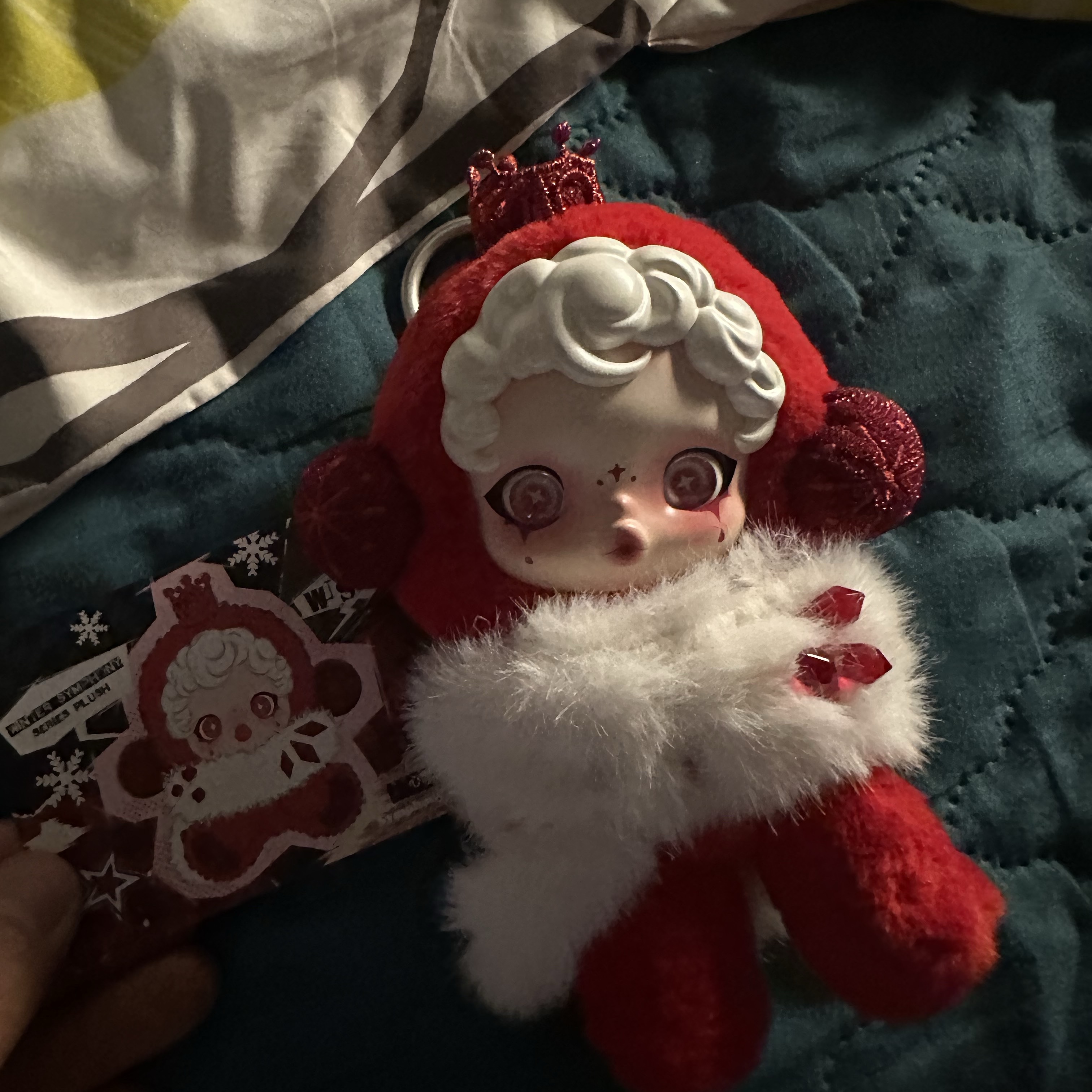 Pop Mart Skullpanda Winter Symphony Series Keyring Symphony of Wishes (Opened Case), Pop Mart Skullpanda Winter Symphony Series Keyring Wanderer's Tune (Opened Case) 착용 스타일 - 1