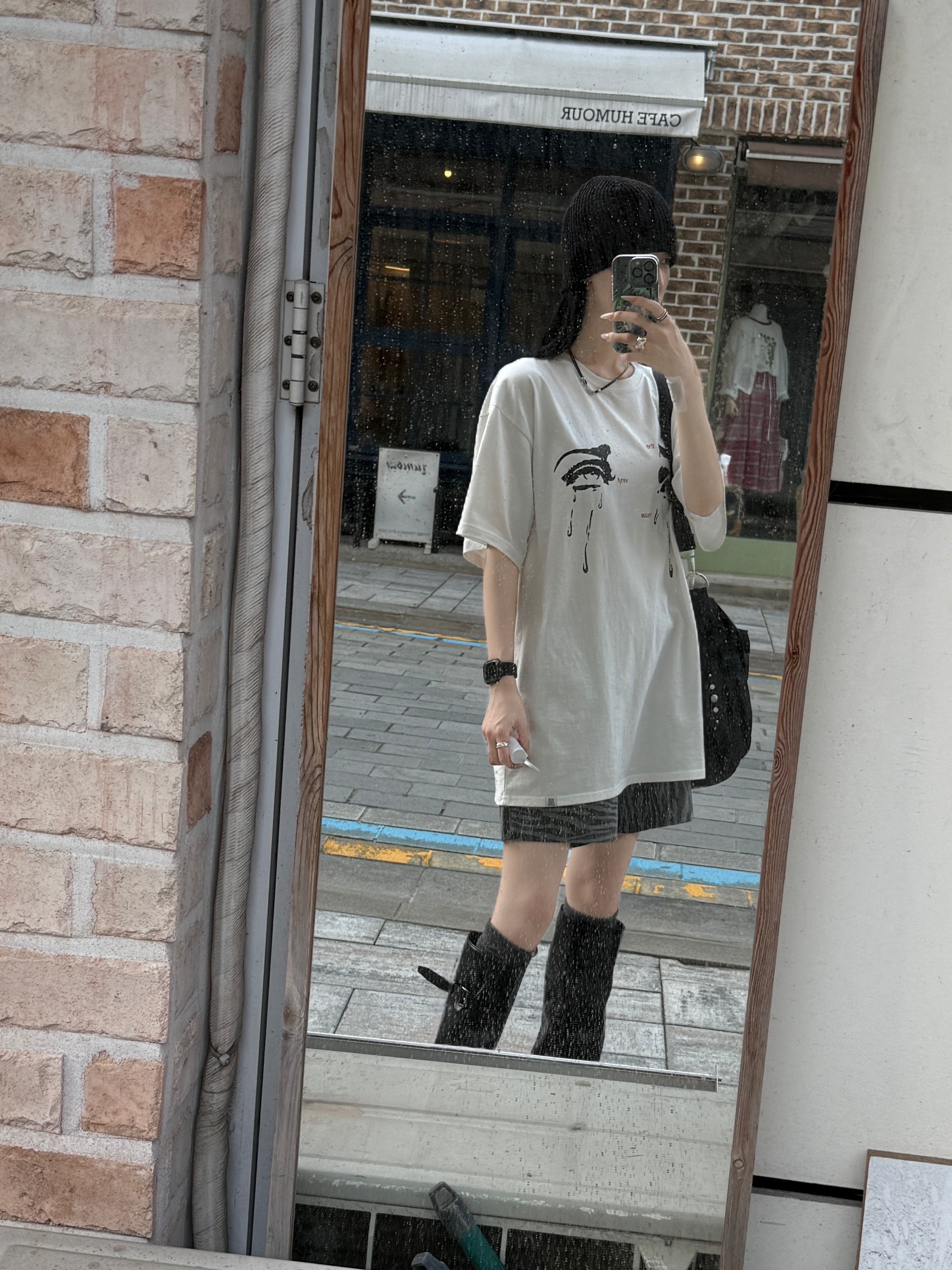 Thevinylhouse Crying T-Shirt White 착용 스타일 - 2
