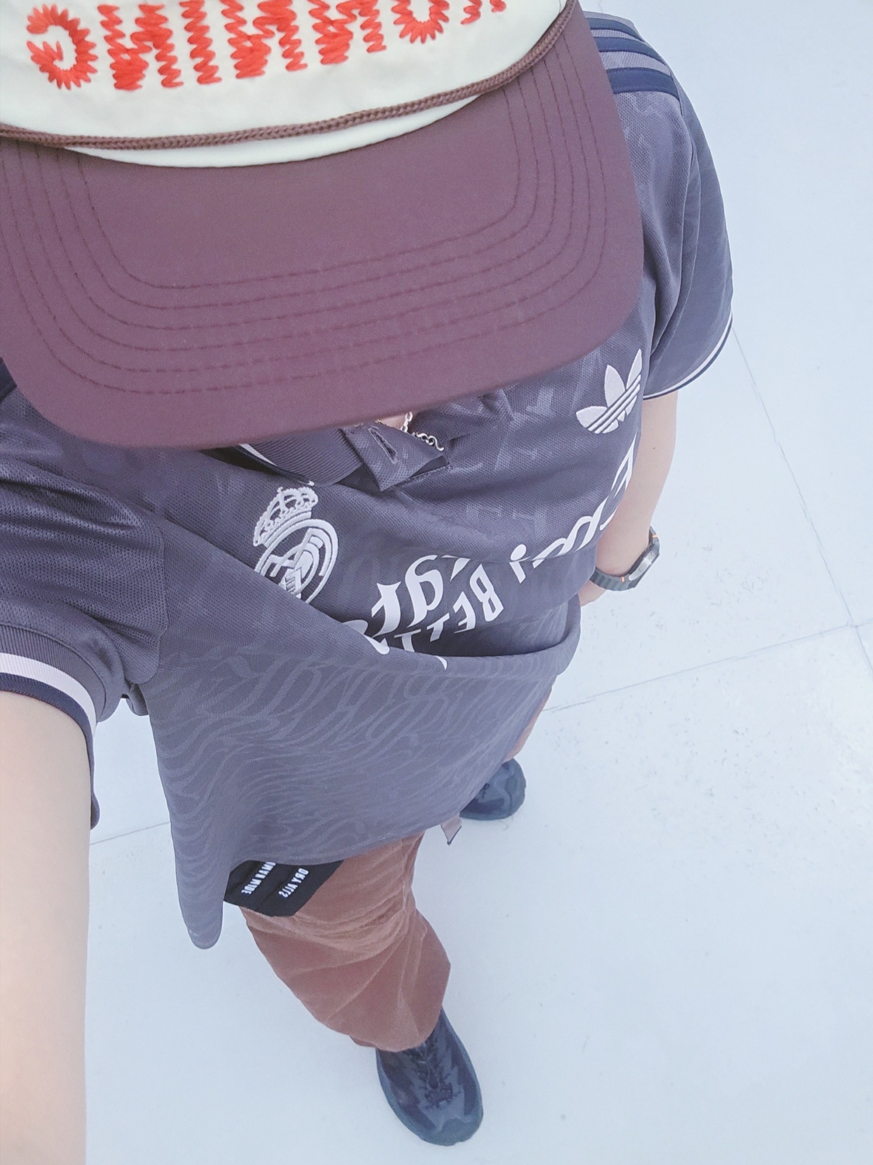 Alex Zono I Dig Running Trucker Hat OG Brown - CapeTown, Adidas Real Madrid 2024/25 3rd Jersey Charcoal - KR Sizing (Non Marking Ver.) 착용 스타일