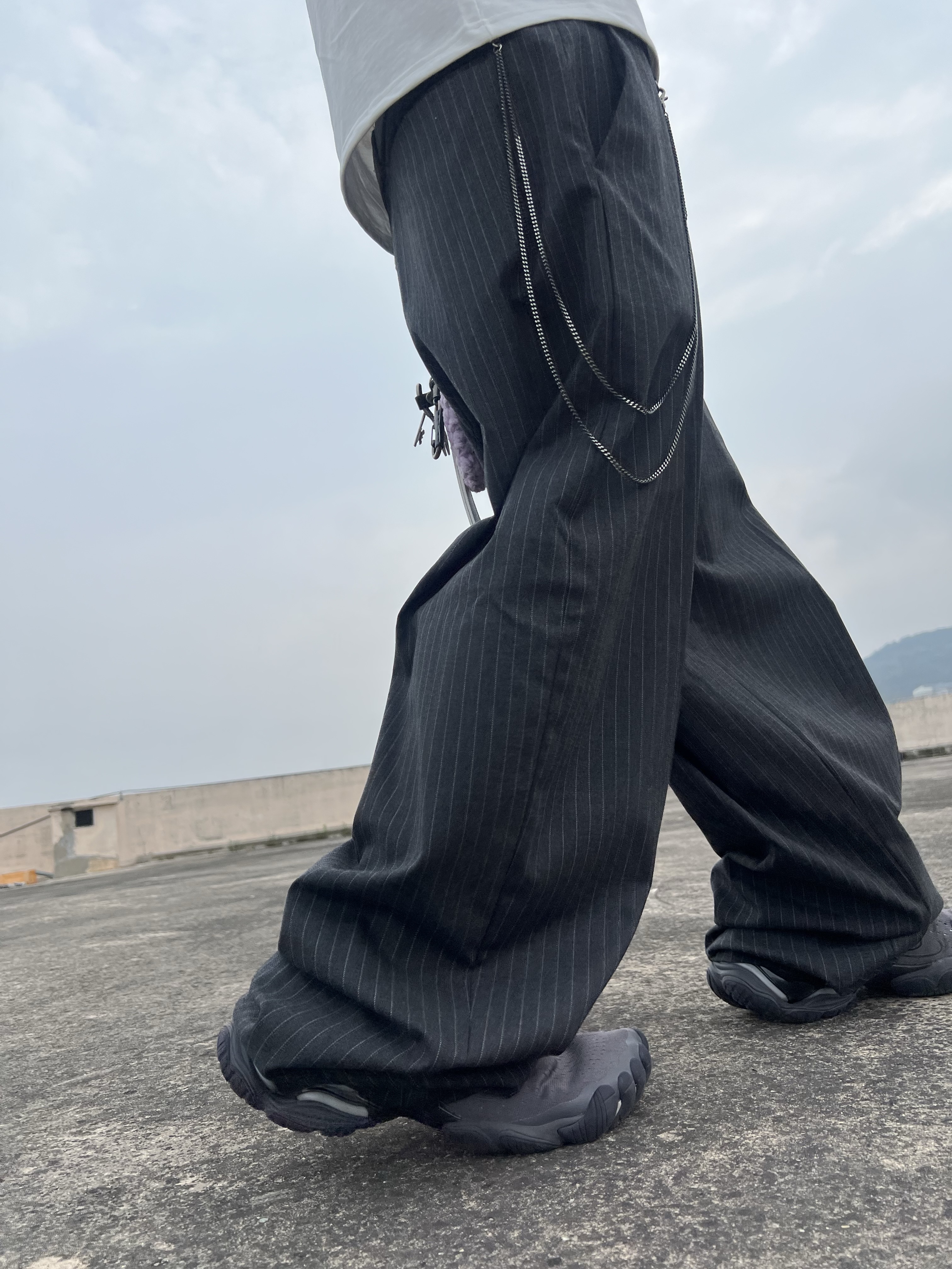 Undermycar MU.128 Original Logo Cracked Leather Belt Silver / Black, Balenciaga Anatomic Runner Sneakers Grey 착용 스타일 - 2