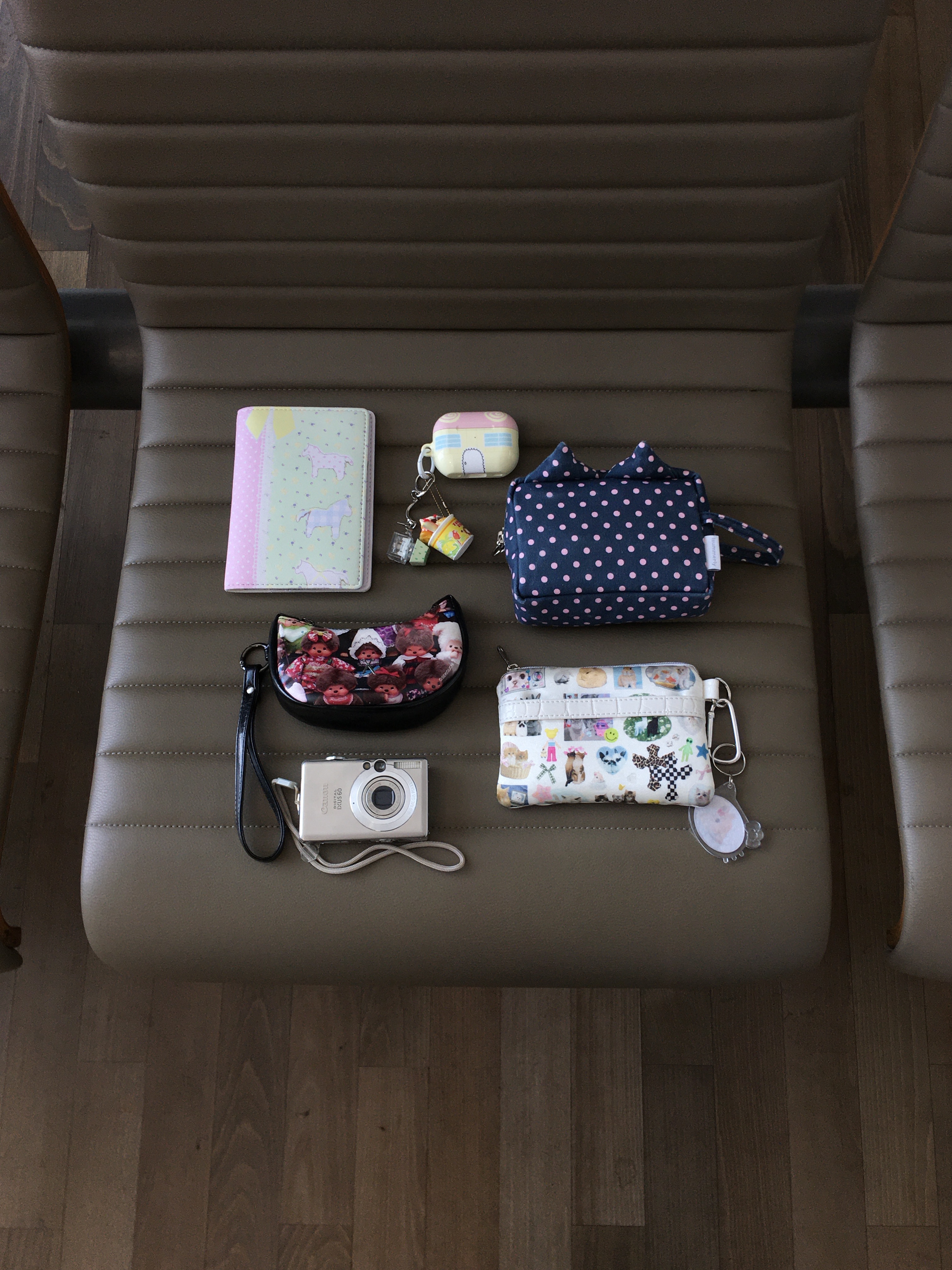 Isummerly Baby Nyang Pouch S size - navy dot μ°©μ© μ€νμΌ