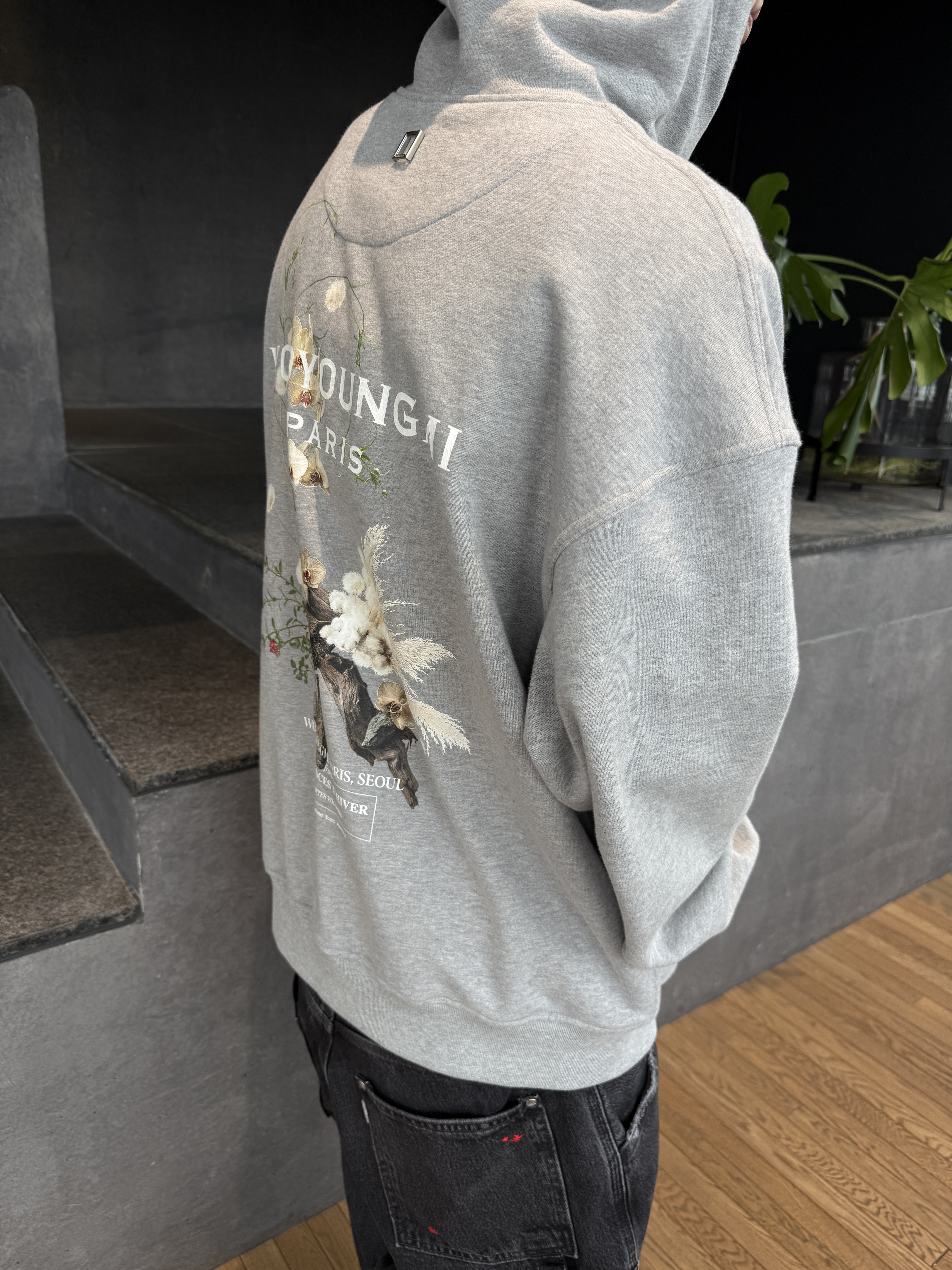 Maison Mihara Yasuhiro Peterson OG Sole Canvas Low Sneakers Black, Wooyoungmi Flower Back Logo T-Shirt Black - 26FW 착용 스타일 - 3