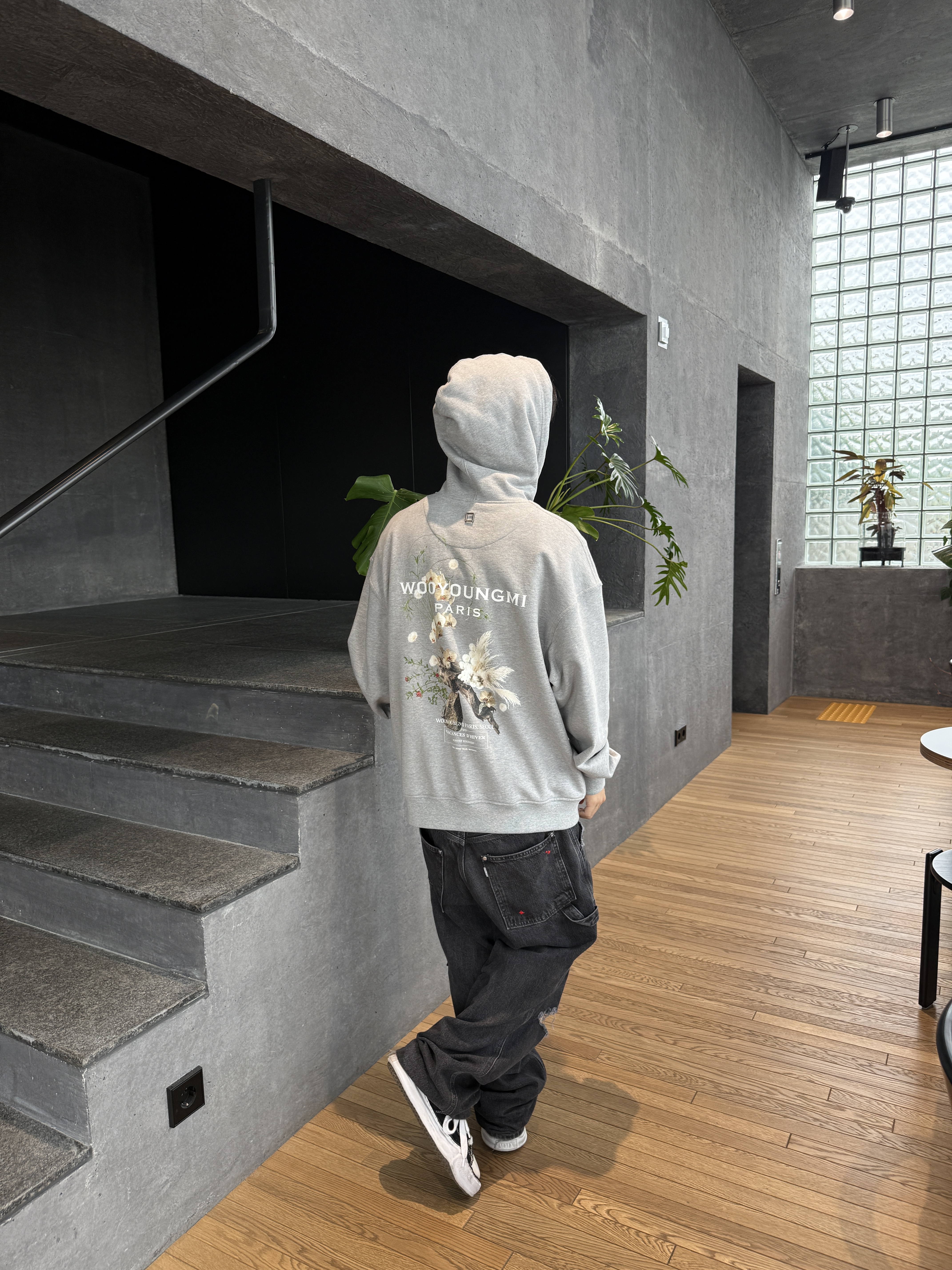 Maison Mihara Yasuhiro Peterson OG Sole Canvas Low Sneakers Black, Wooyoungmi Flower Back Logo T-Shirt Black - 26FW 착용 스타일 - 1