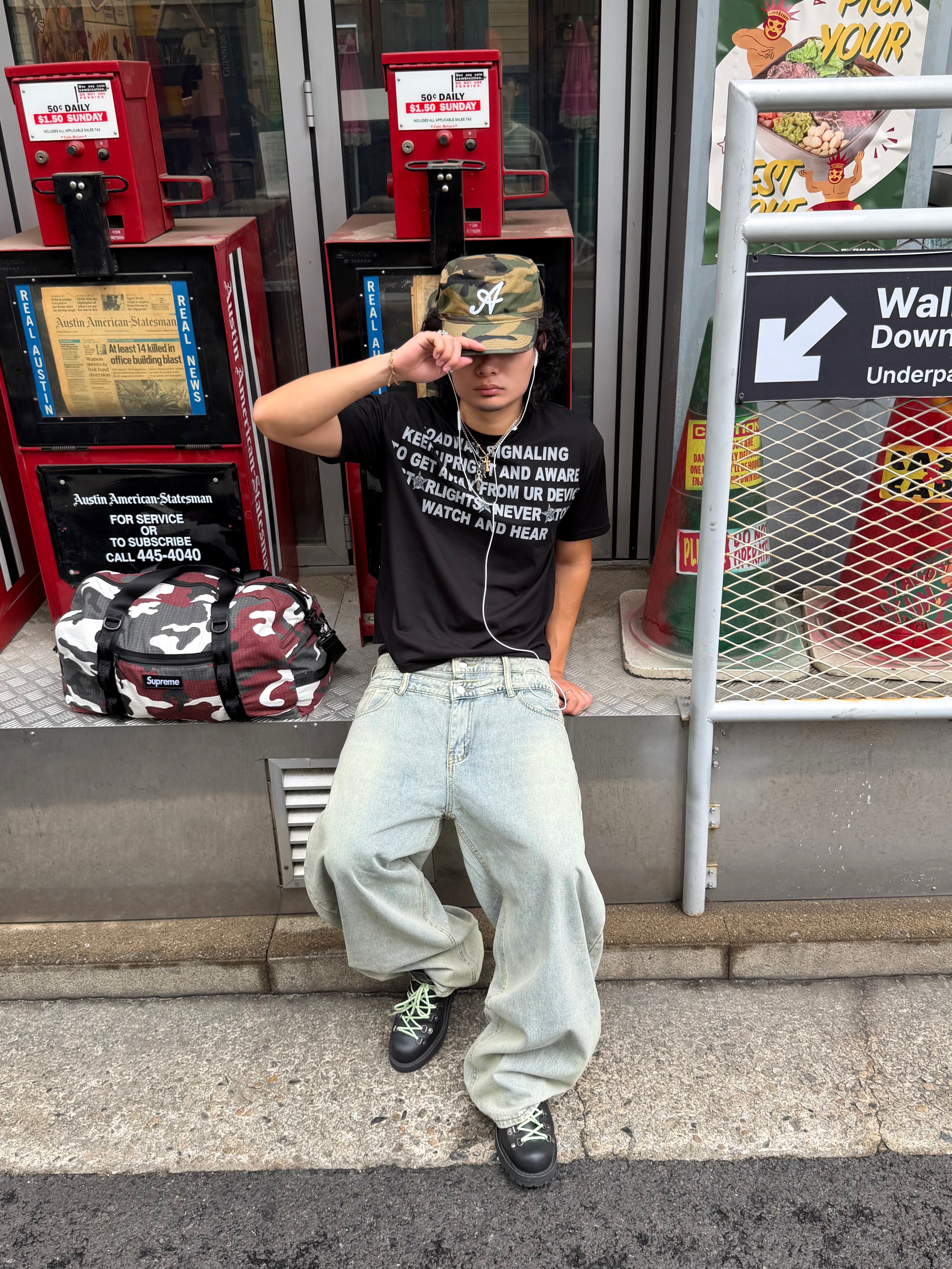 Supreme Duffle Bag Red Camo - 26SS, Apple EarPods USB-C Connector (Korean Ver.) 착용 스타일 - 4
