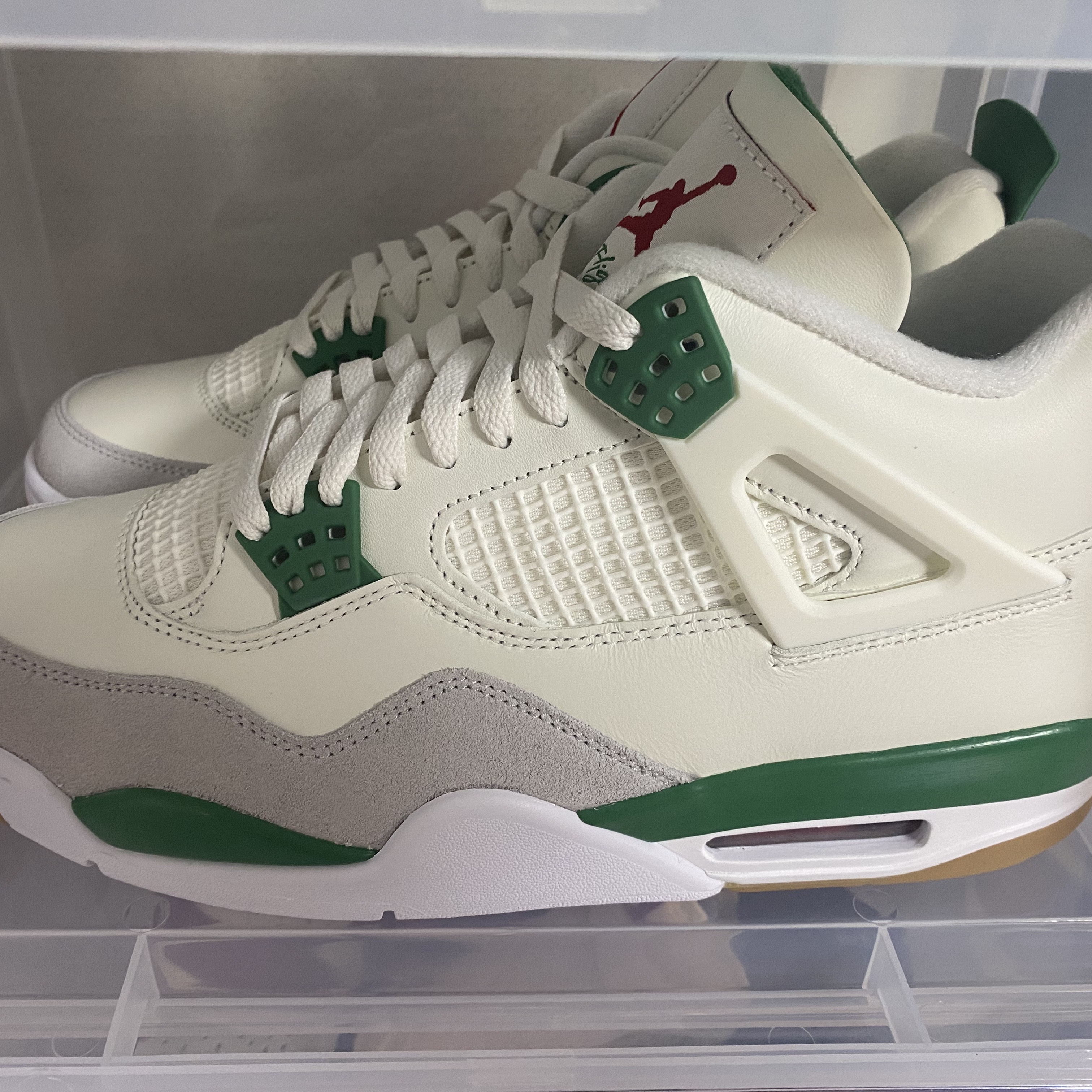 Jordan 4 x Nike SB Retro SP Pine Green 착용 스타일