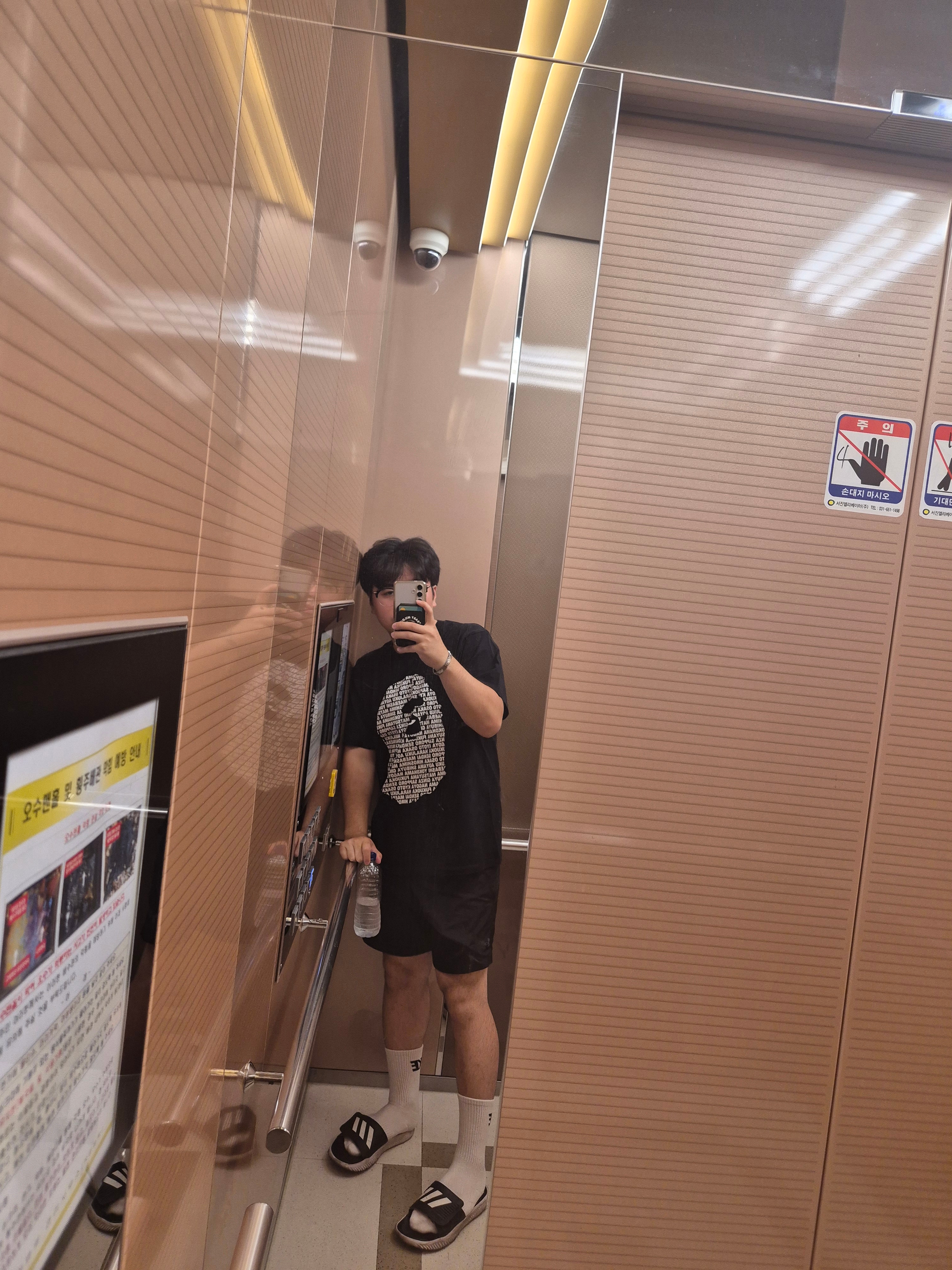 BAPE Japan Ape Head T-Shirt Black 착용 스타일