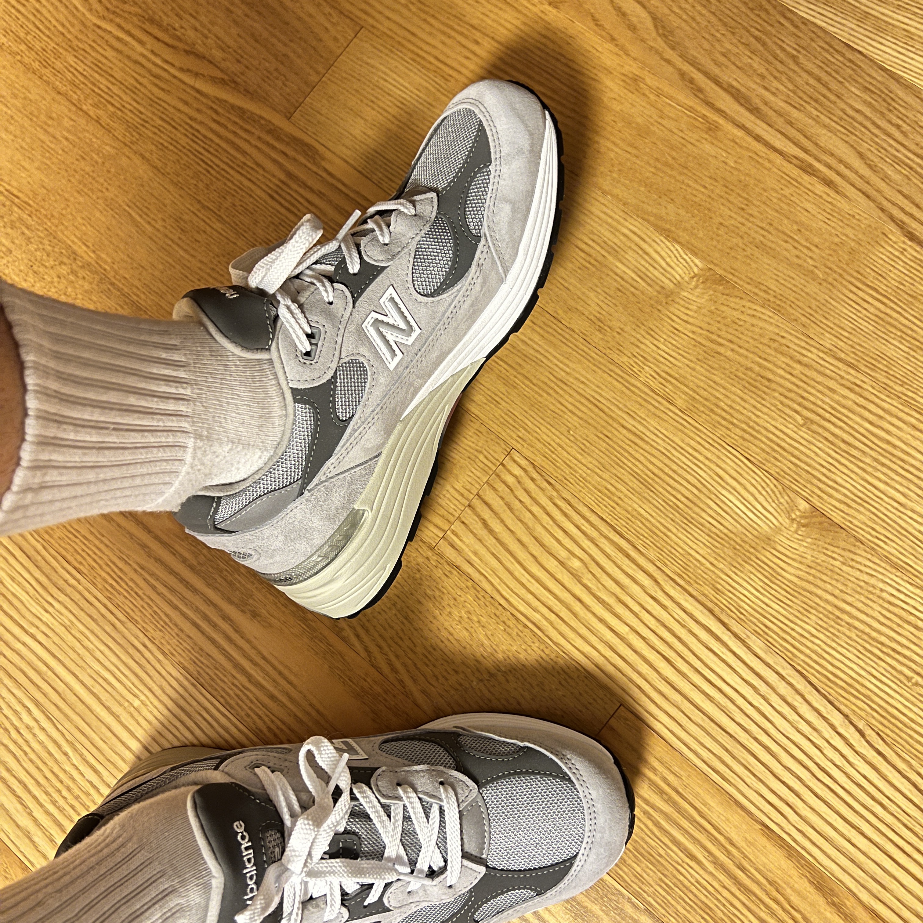 New Balance 992 Made in USA Core Grey Silver Metallic 착용 스타일
