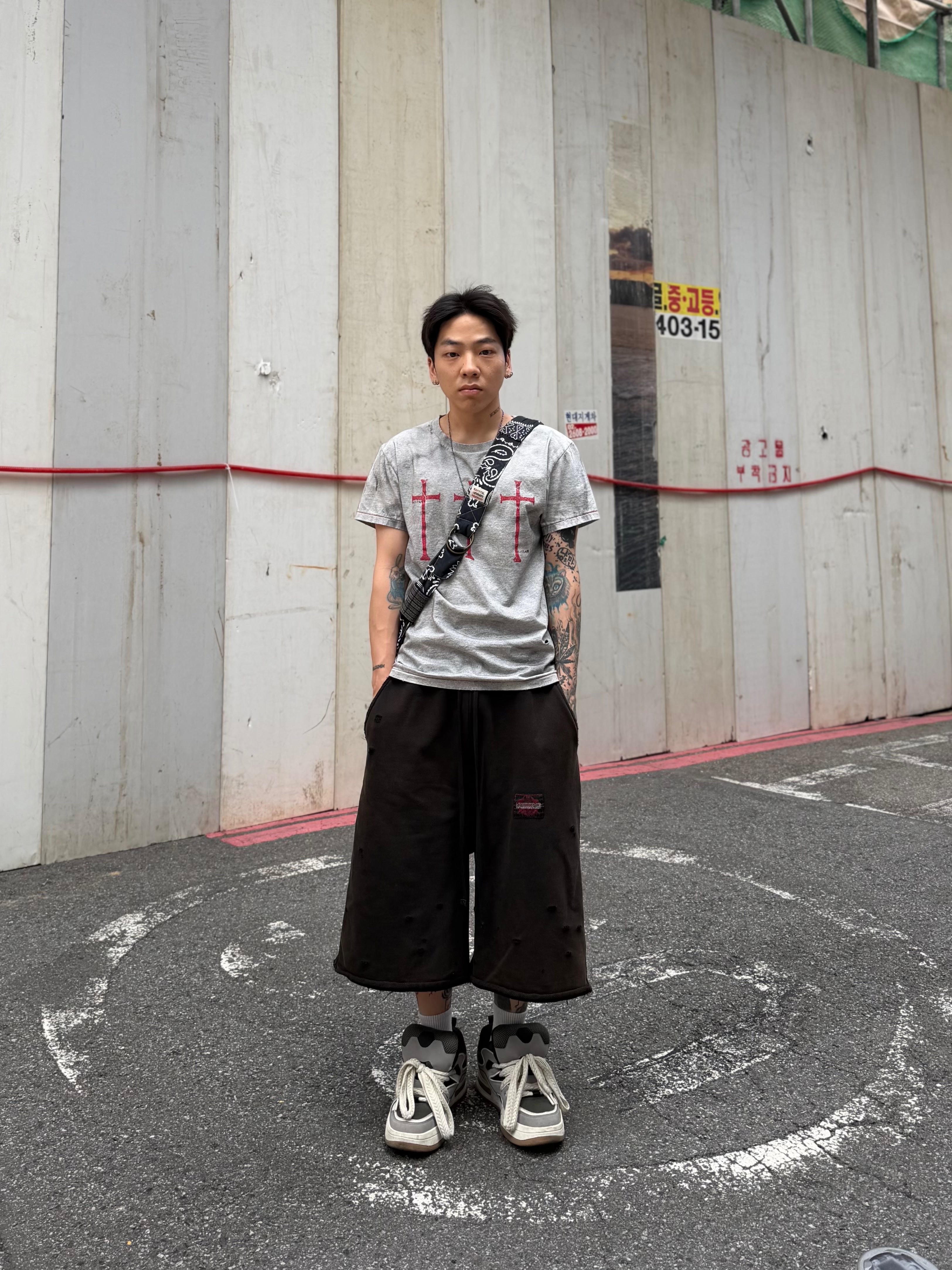 tornortied Messiah T-Shirt
Gray 착용 스타일 - 3