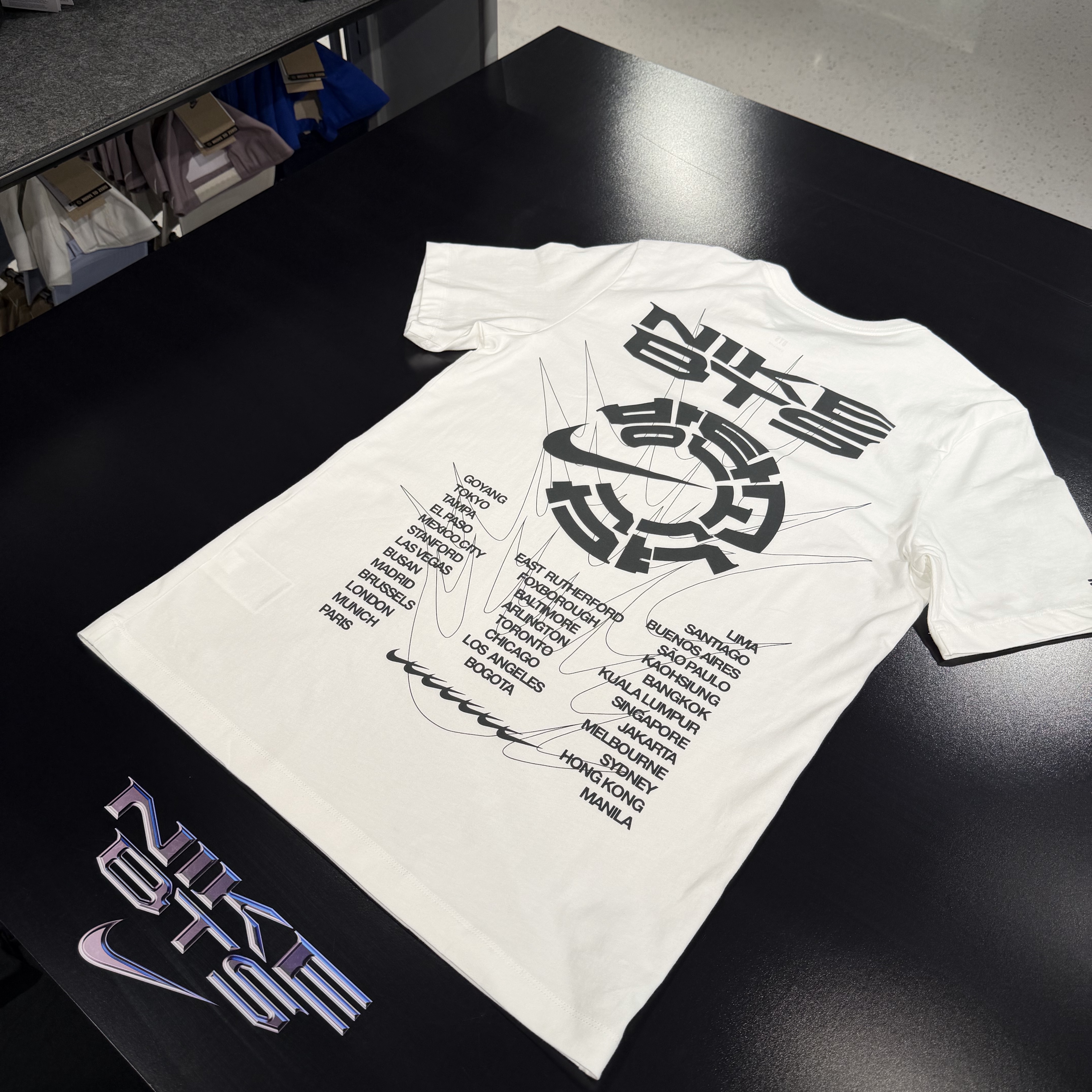 Nike x BTS T-Shirt White (JA8523-100) 착용 스타일