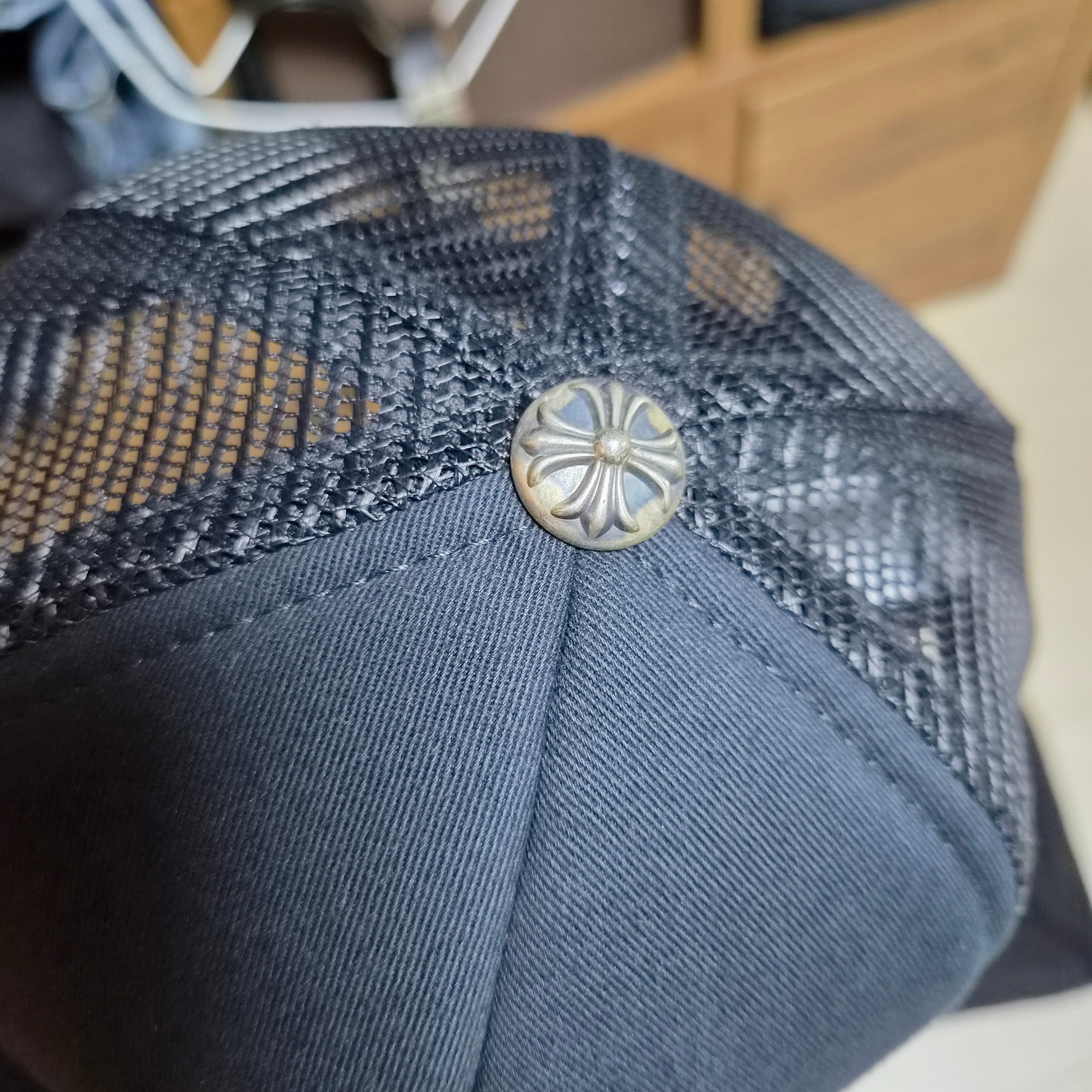 Chrome Hearts Cemetery Trucker Hat Black (Scroll Label Ver.) 착용 스타일 - 2